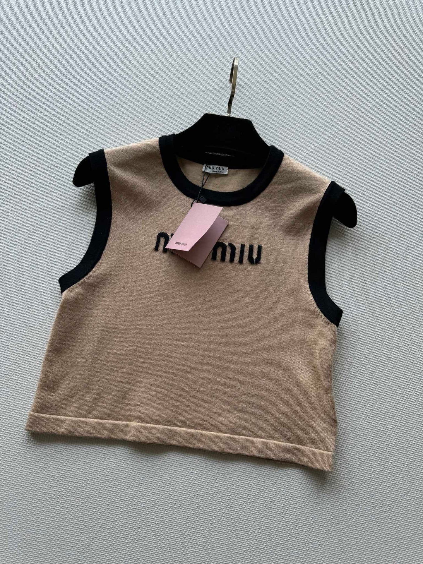 穆M家-2404 24SS春夏新款拼色短背心 咖啡色