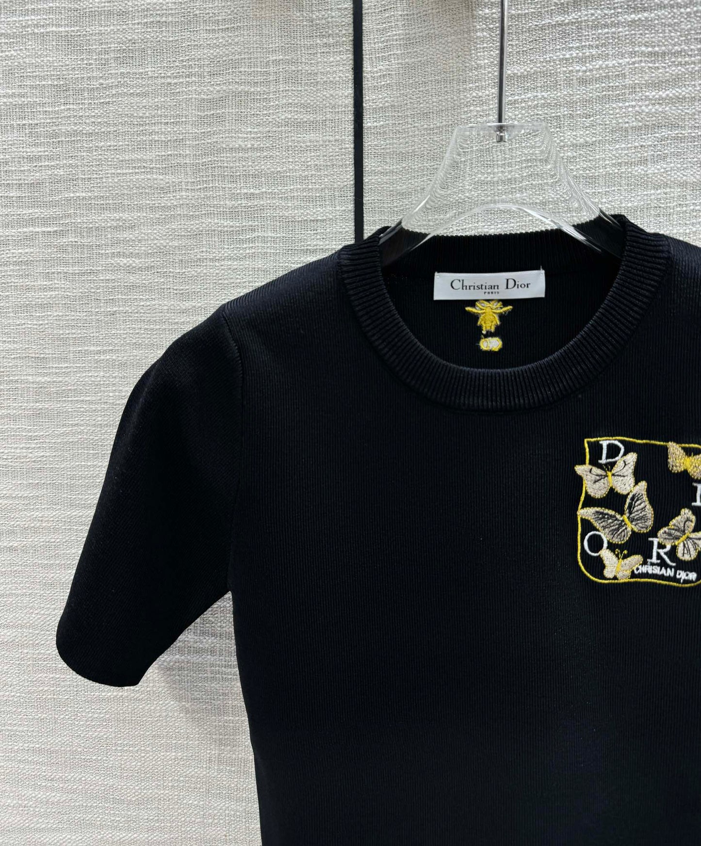 迪D家-2403 刺繡蝴蝶圓領針織短袖 黑色