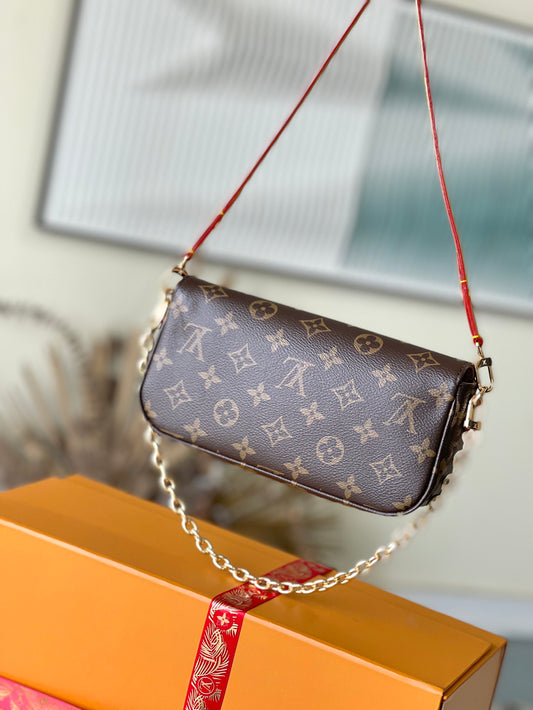 M81311 路L家-Wallet On Chain Ivy 手袋