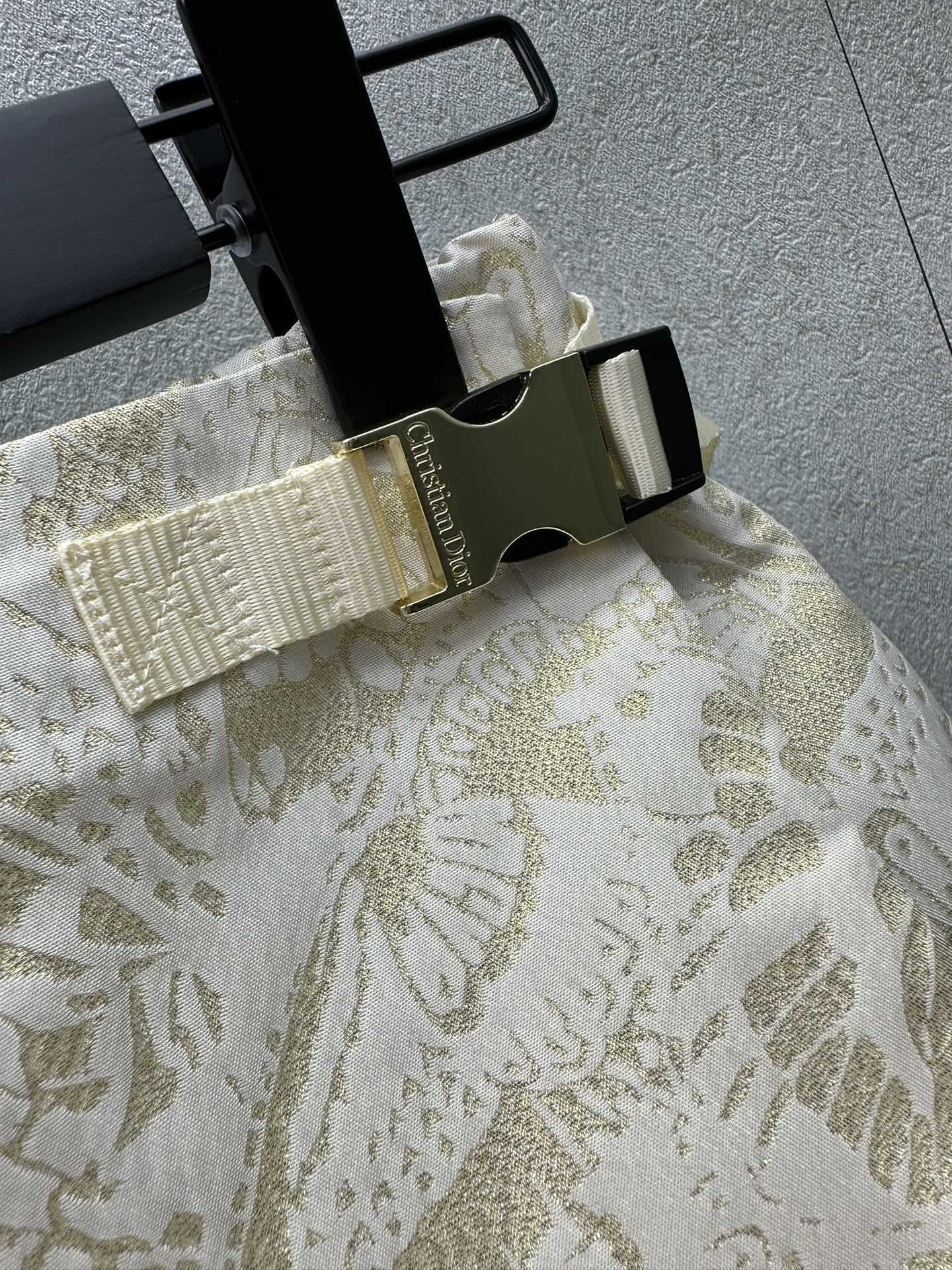 迪D家-2403 24早春新品金絲蝴蝶片褲裙 杏色