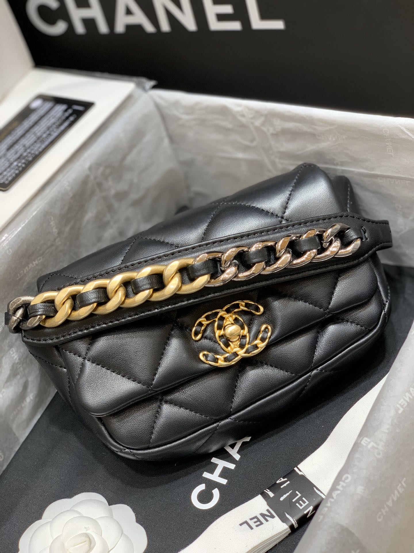 小香家-Chanel 19腰包 迷你口蓋黑色