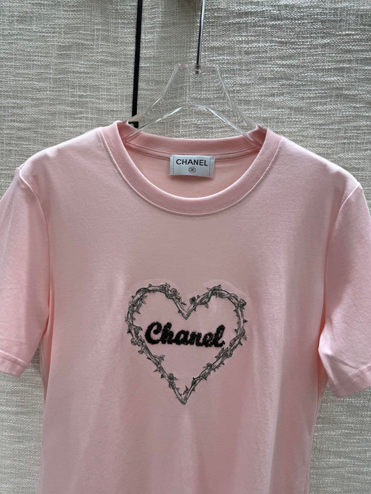賽C家-2403 愛心字母刺繡TEE 粉色