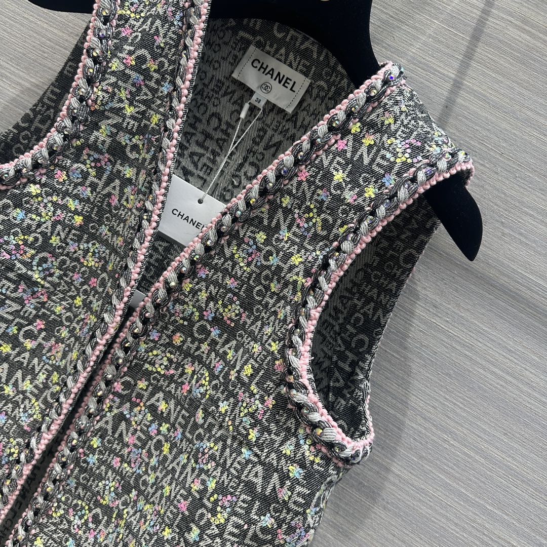 小香家-2403 春夏新品重工色織提花字母燙珠馬甲