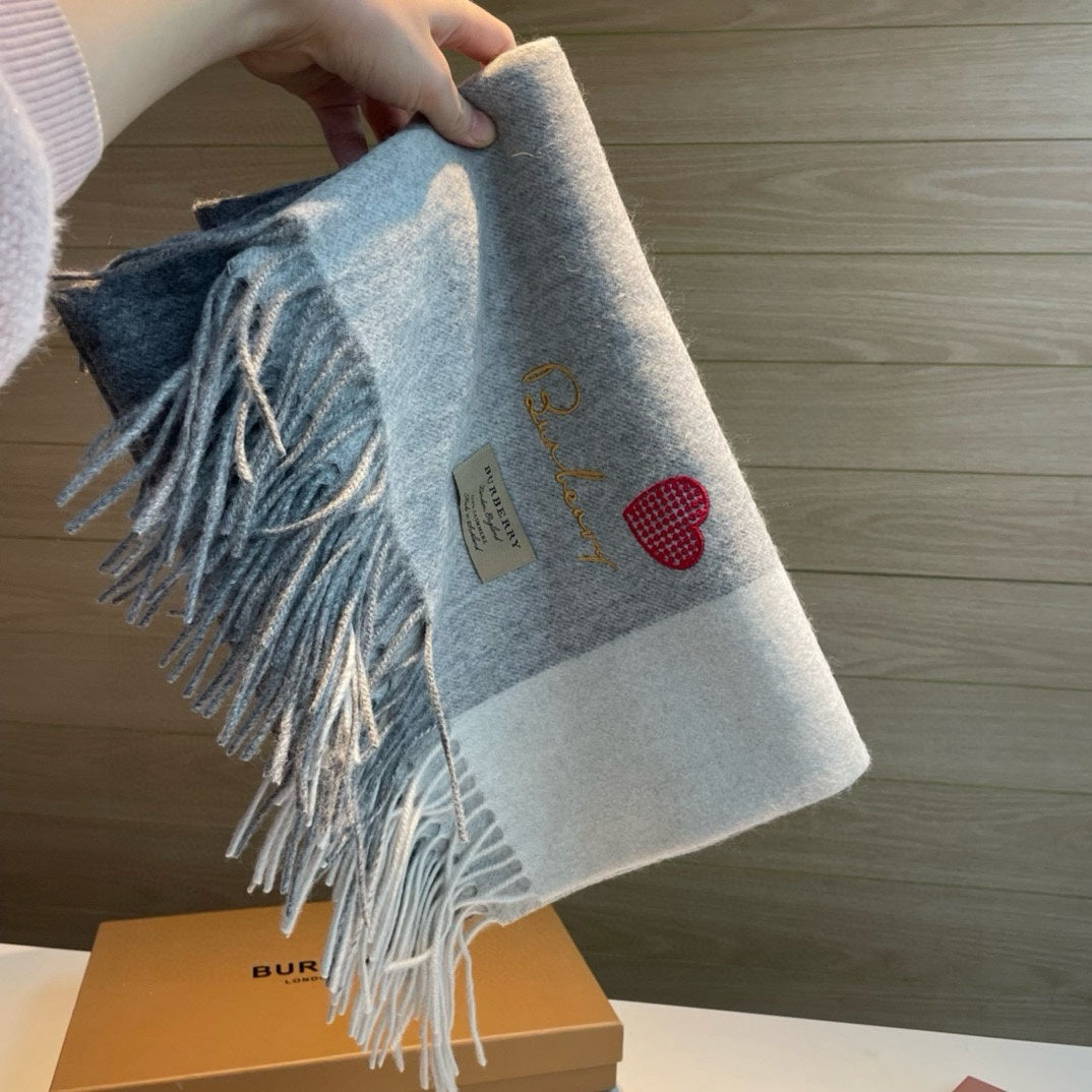 巴B家-2024 刺繡愛心圍巾 70*200