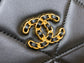 小香家-Chanel 19經典Logo菱格粒紋Woc手拿包/斜背包 黑色
