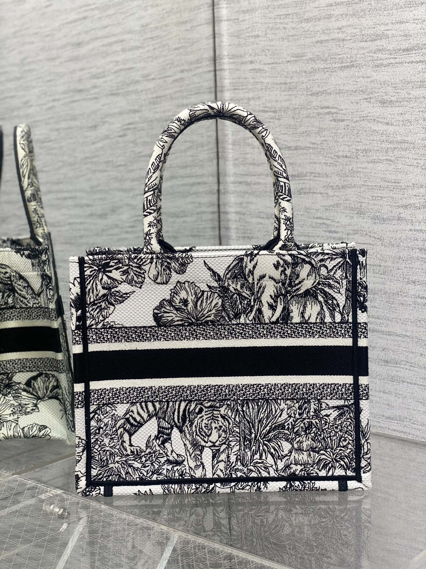 迪D家-Book Tote 2023春夏系列 老虎刺繡 白色 小號