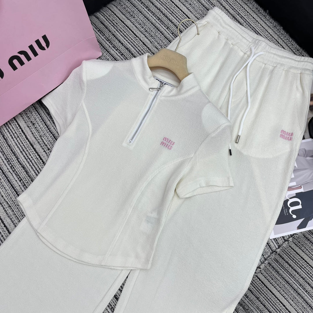 穆M家-2404 24年春夏系列 Miu新款立領墊肩修身套裝 白色
