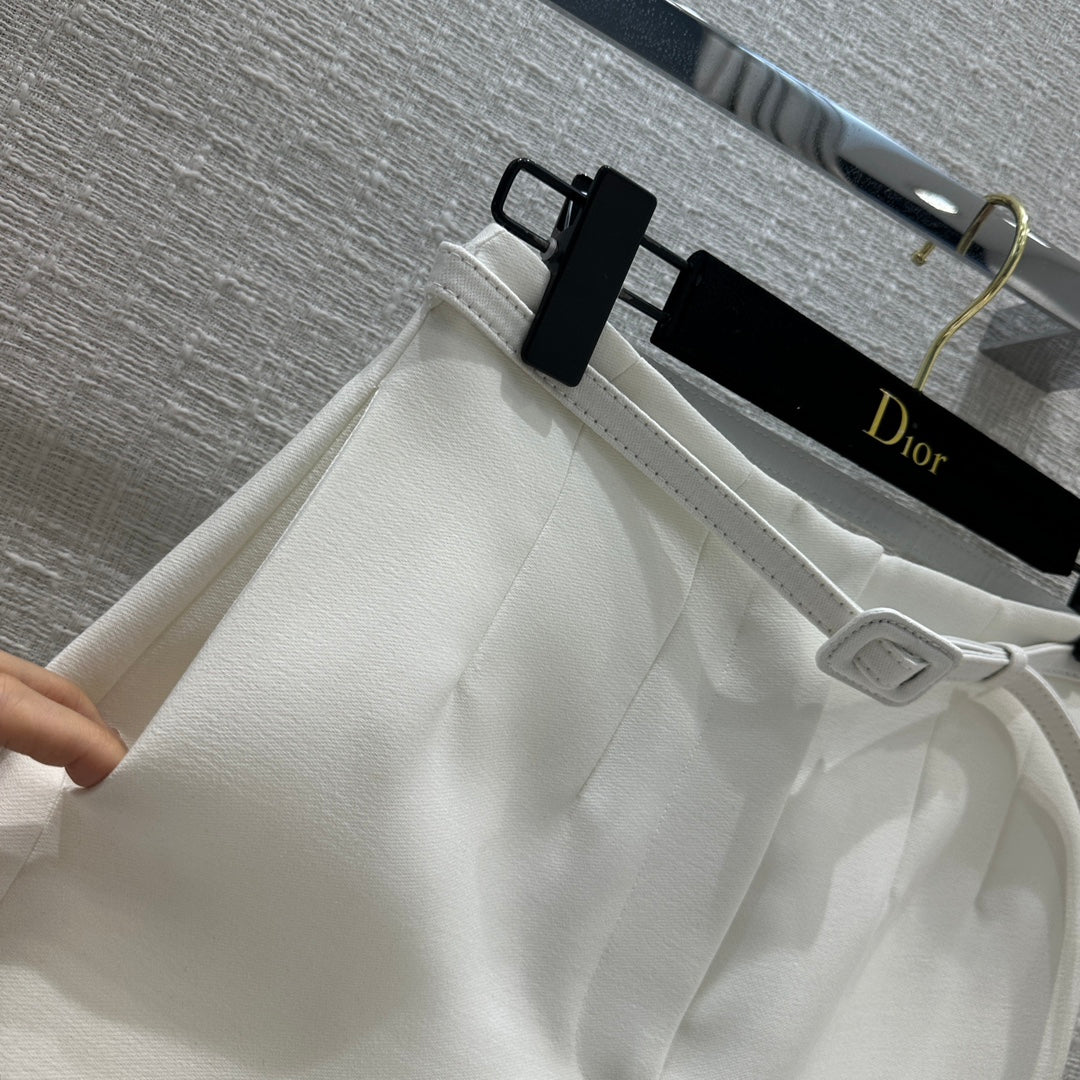 迪D家-2403 24早春新品經典百搭高腰小短褲 白色