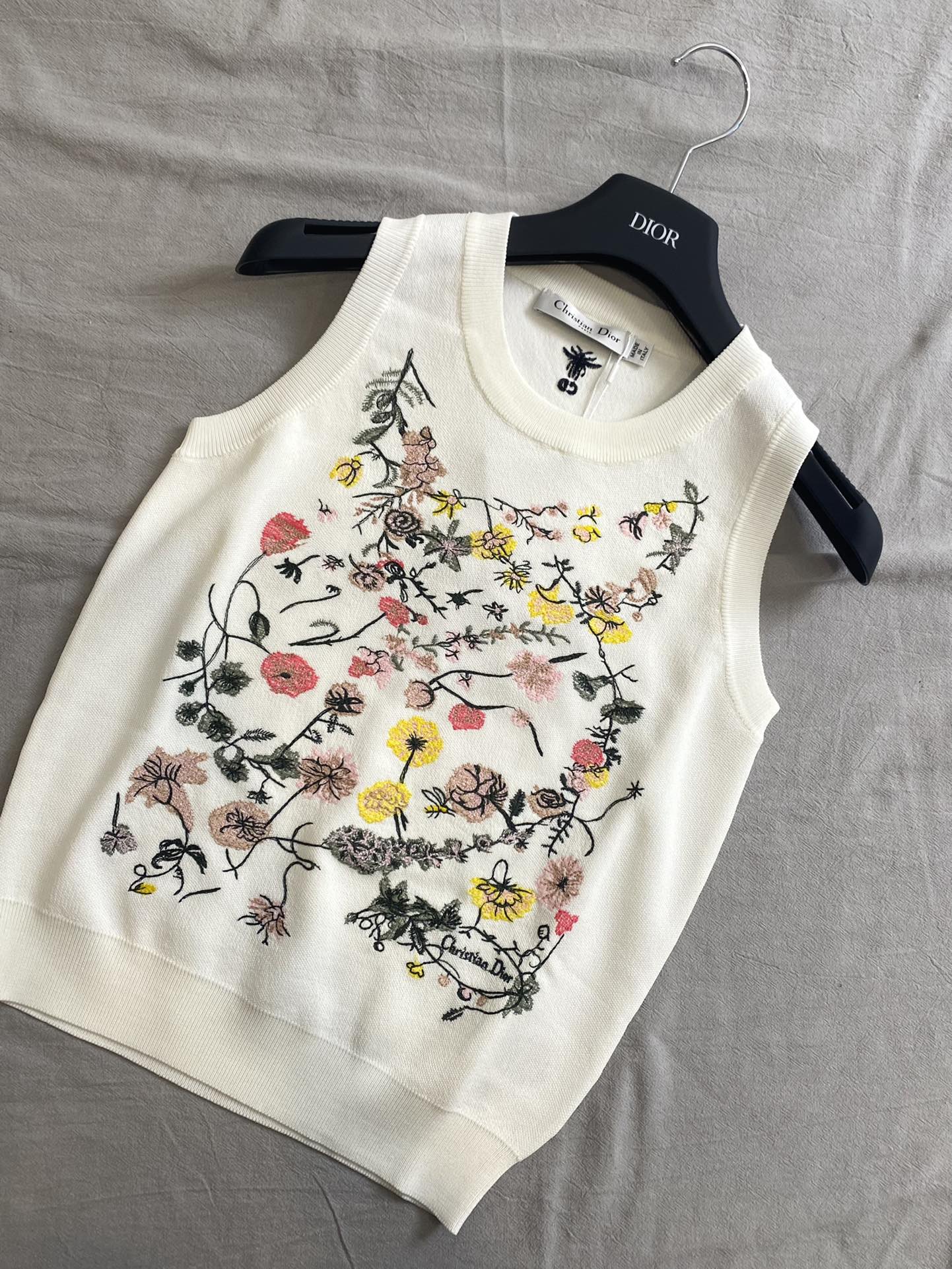 迪D家-2403 24早春最新花卉系列重工刺繡花朵針織背心 白色