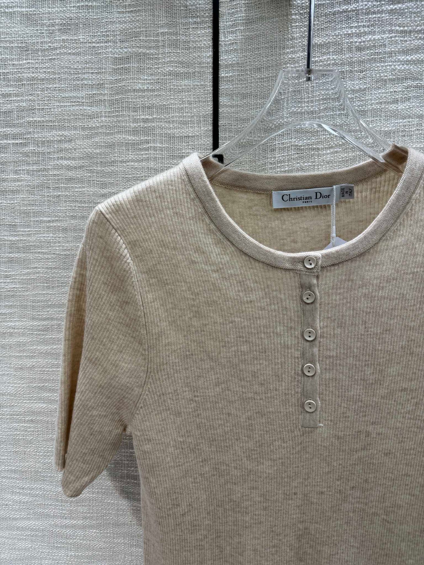 迪D家-2403 24春夏最新刺繡CD字母針織短袖 杏色