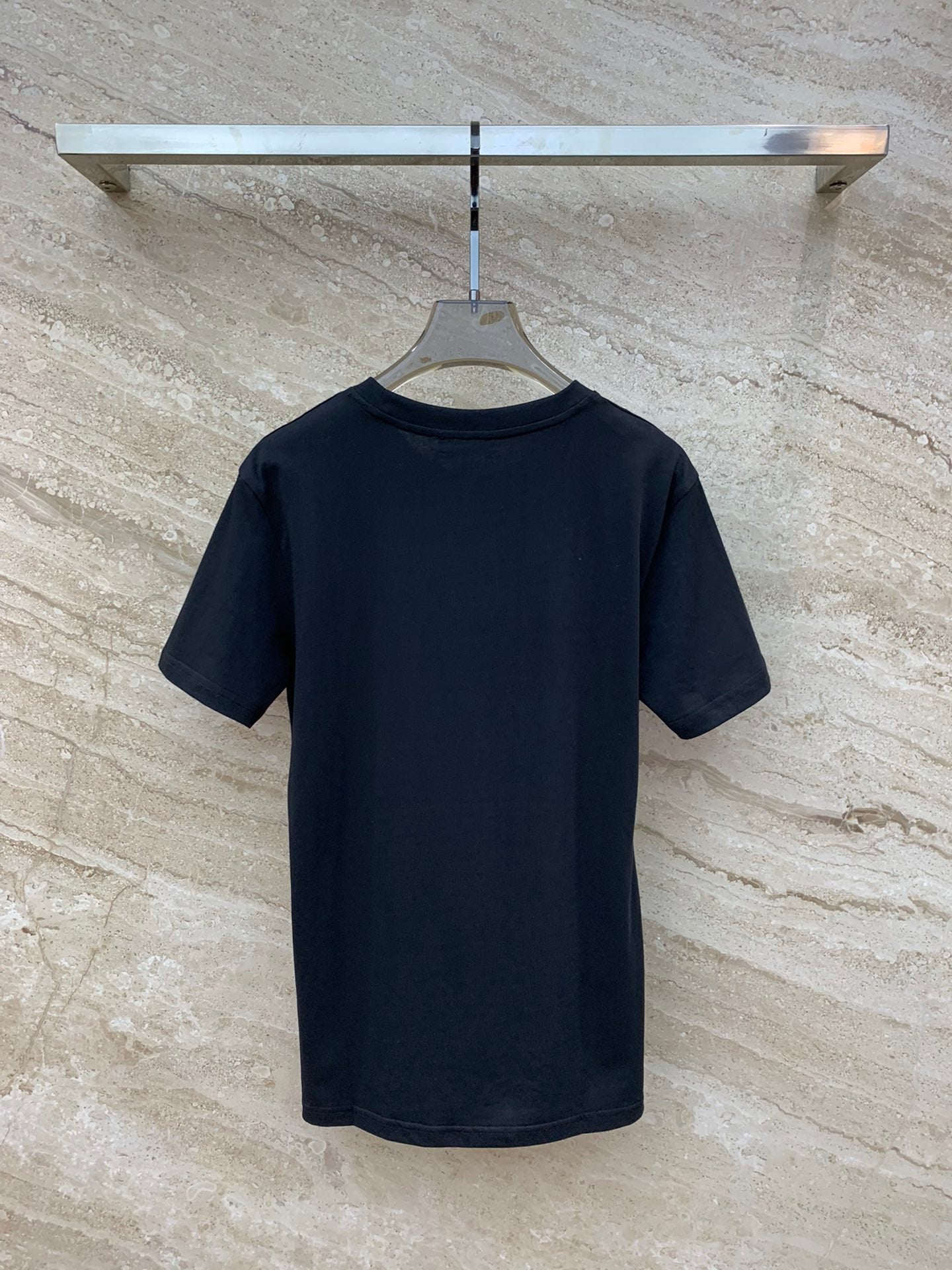 克羅C-2403 24SS春夏新款花朵刺繡短袖TEE 黑色