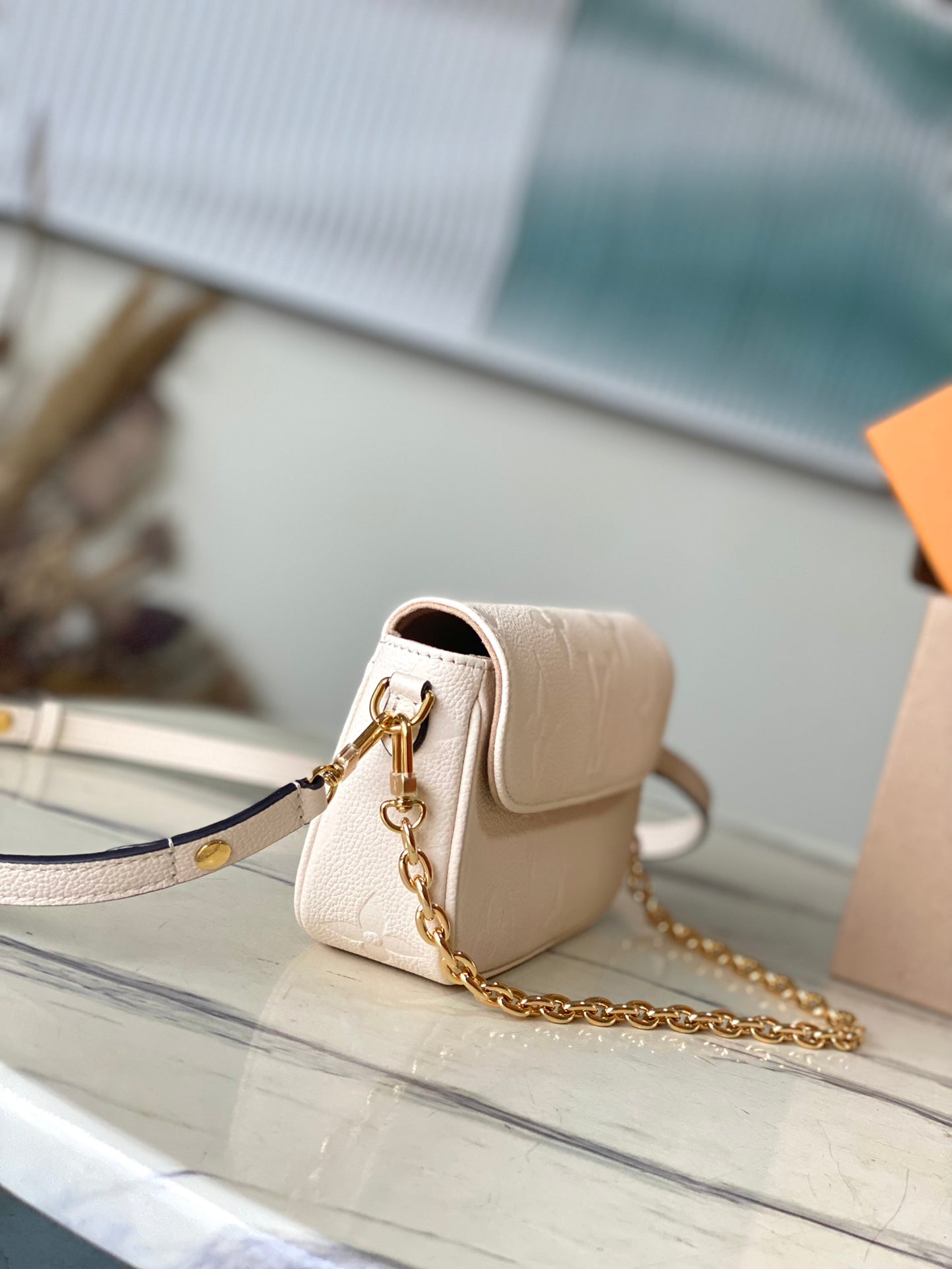M82210 路L家-Wallet on Chain Ivy 奶油色