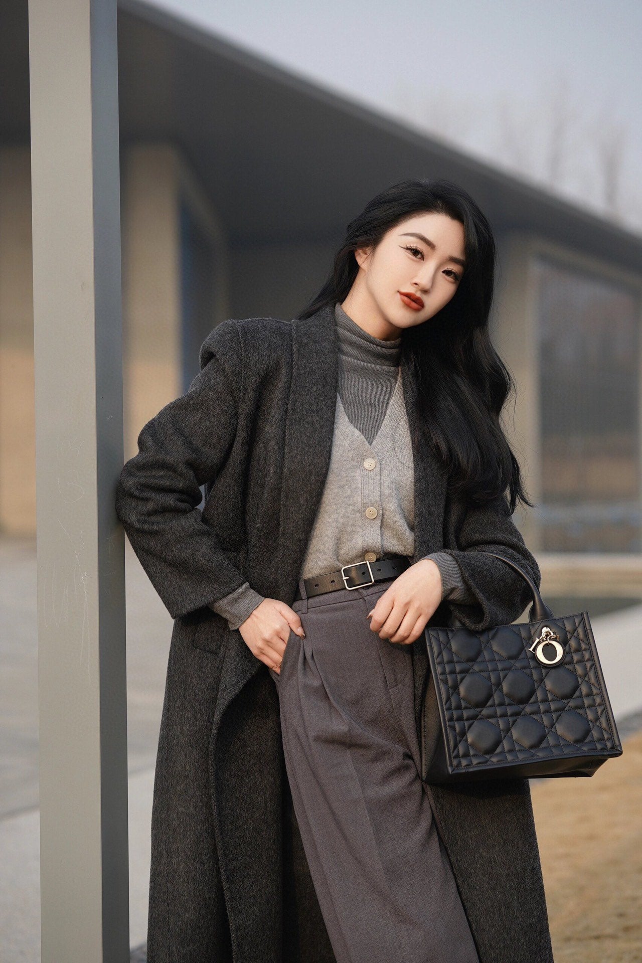 熱銷款 迪D家-2024春夏系列 Book Tote  菱格紋牛皮 黑色 小號