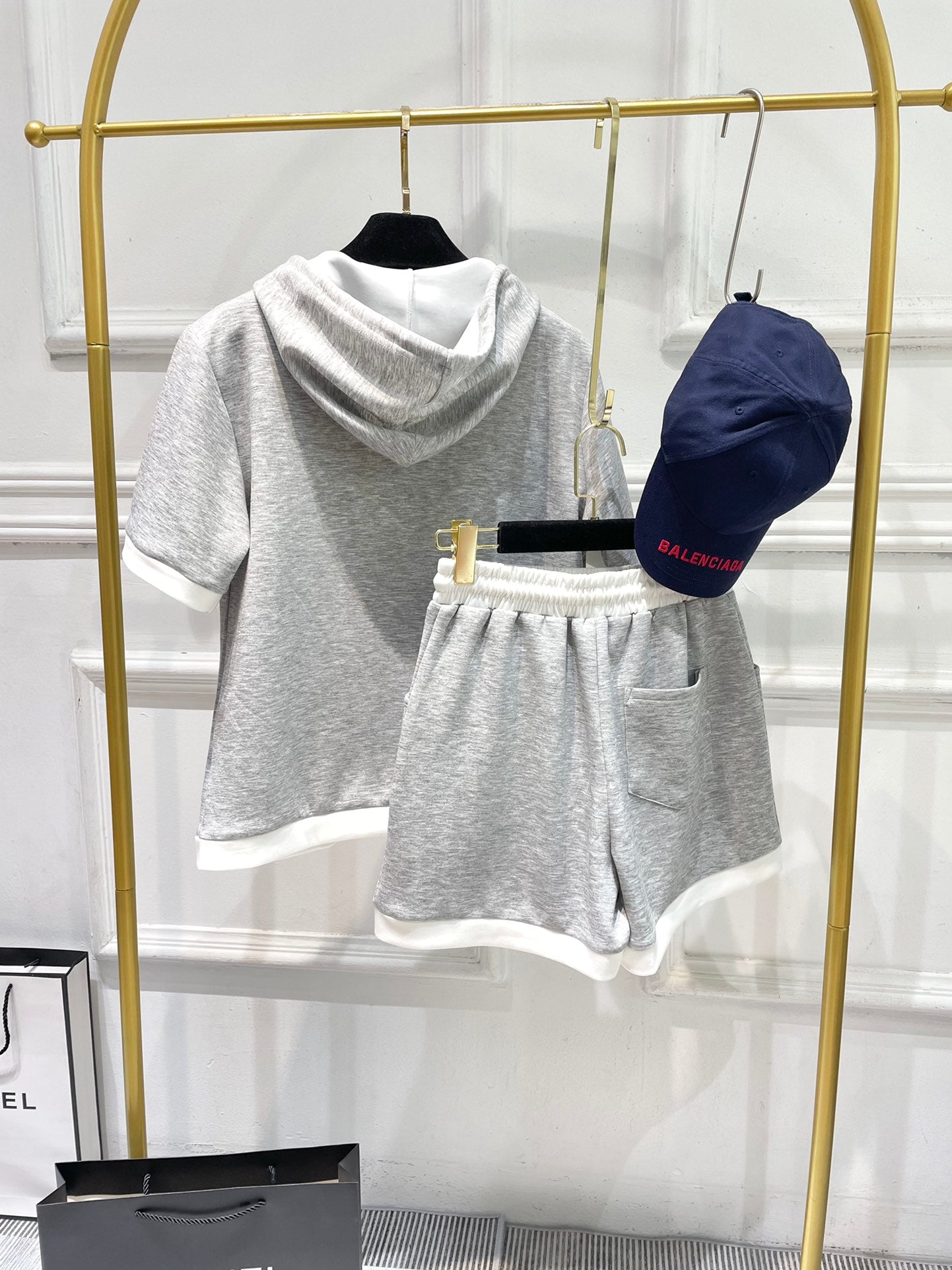 小香家-2403 中古撞色連帽短袖短褲套裝
