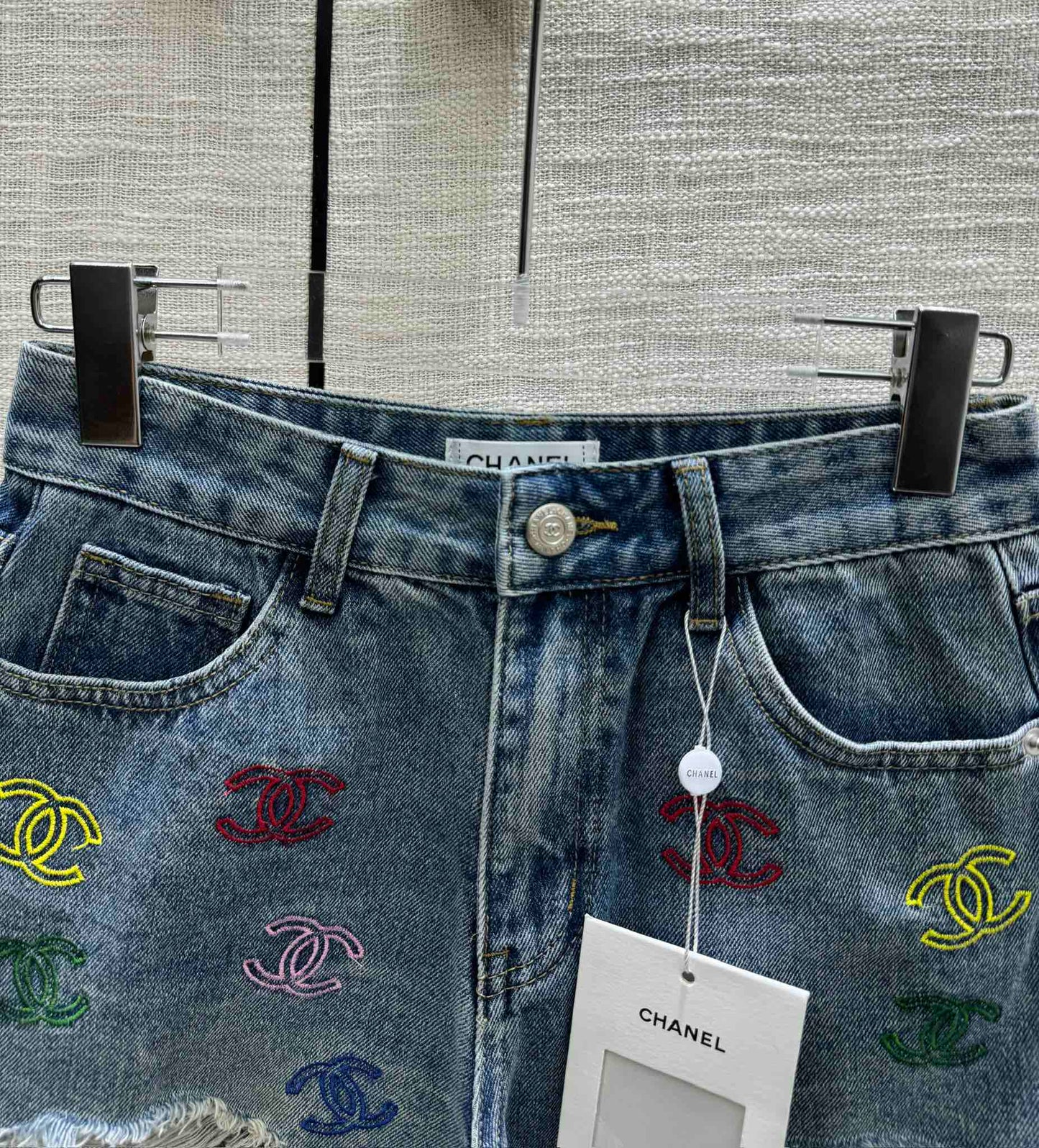 小香家-2403 刺繡logo破洞直筒牛仔短褲