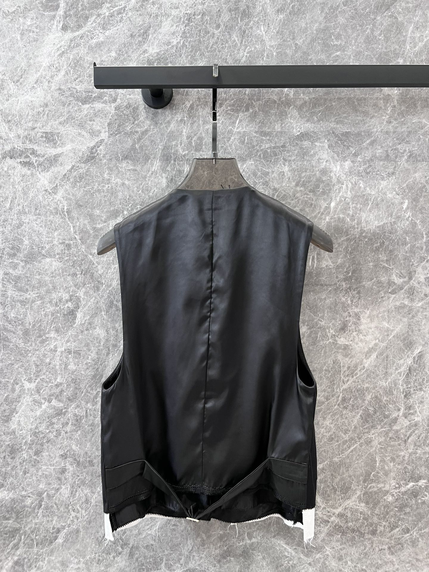 穆M家-2404 春夏新品 豎條紋西裝小馬甲半裙 黑色