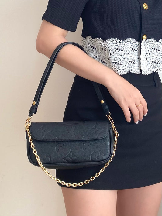 M81911 路L家-Wallet on Chain Ivy 黑色