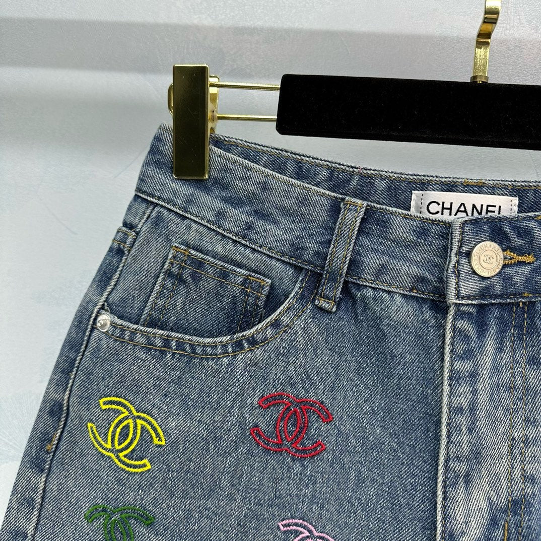 小香家-2403 夏季新款彩色刺繡牛仔磨毛短褲