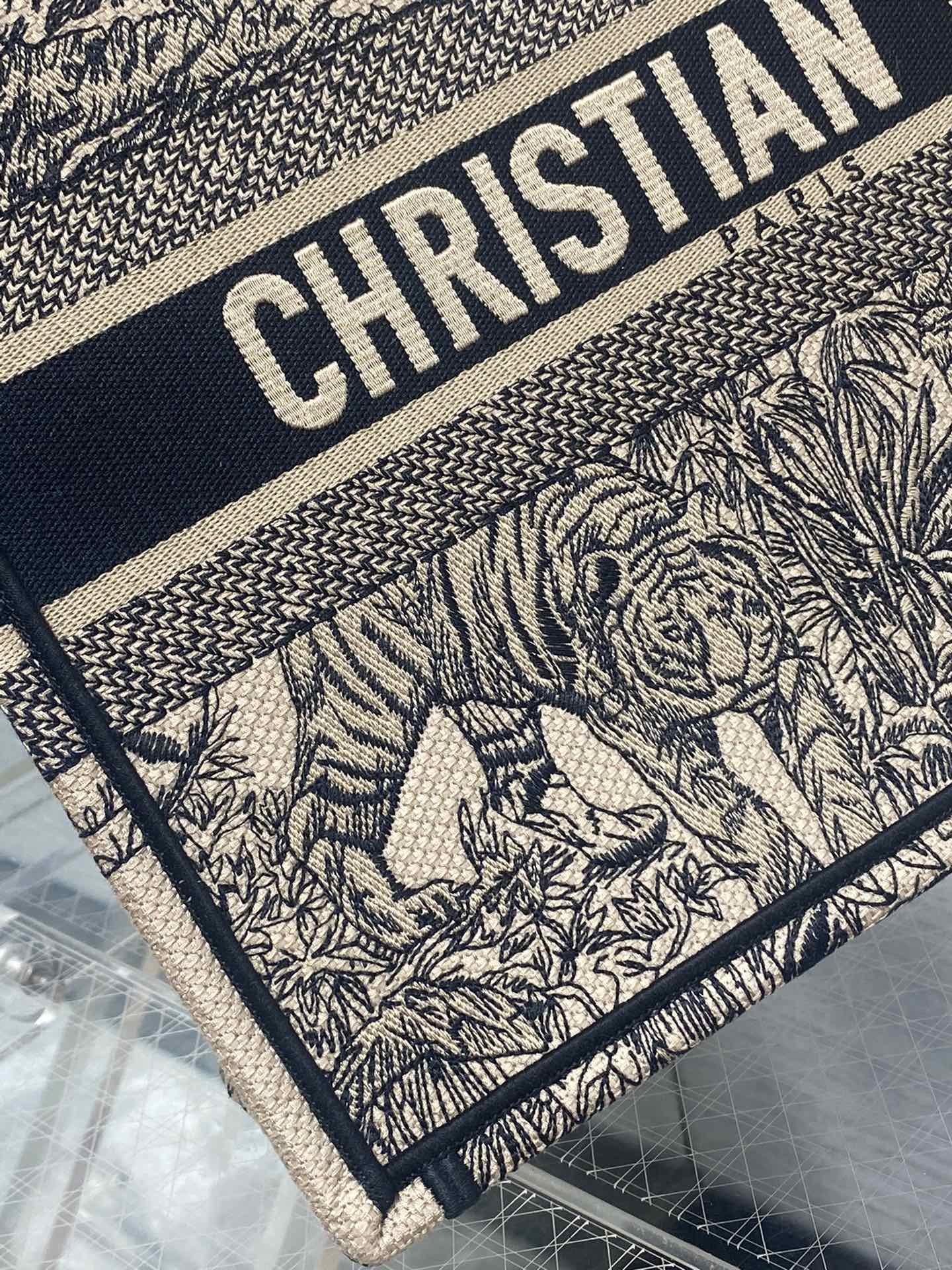 迪D家-Book Tote 2023春夏系列 老虎刺繡 杏色 中號