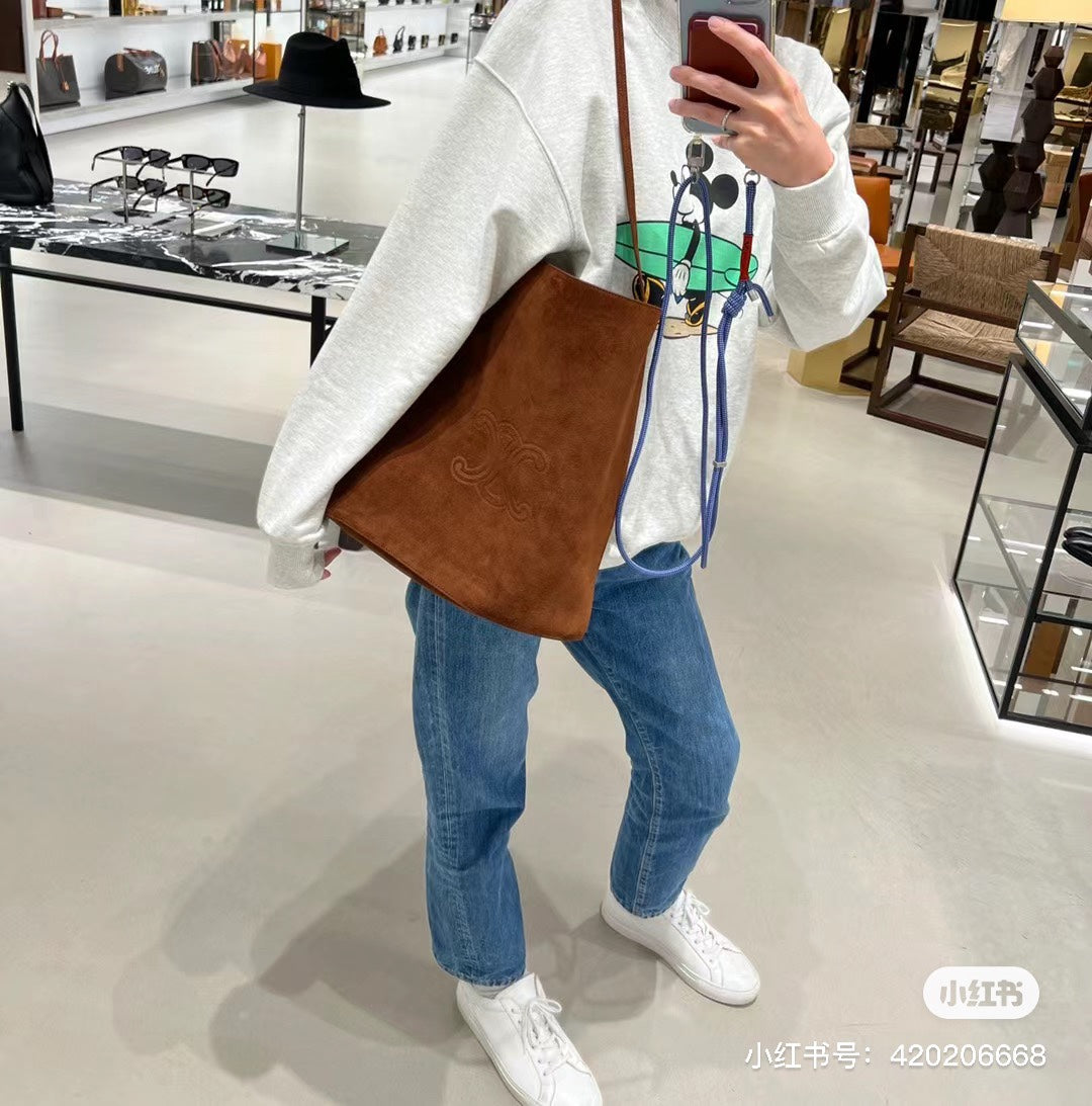 賽c家-Celine 經典標誌 麂皮水桶包 棕色
