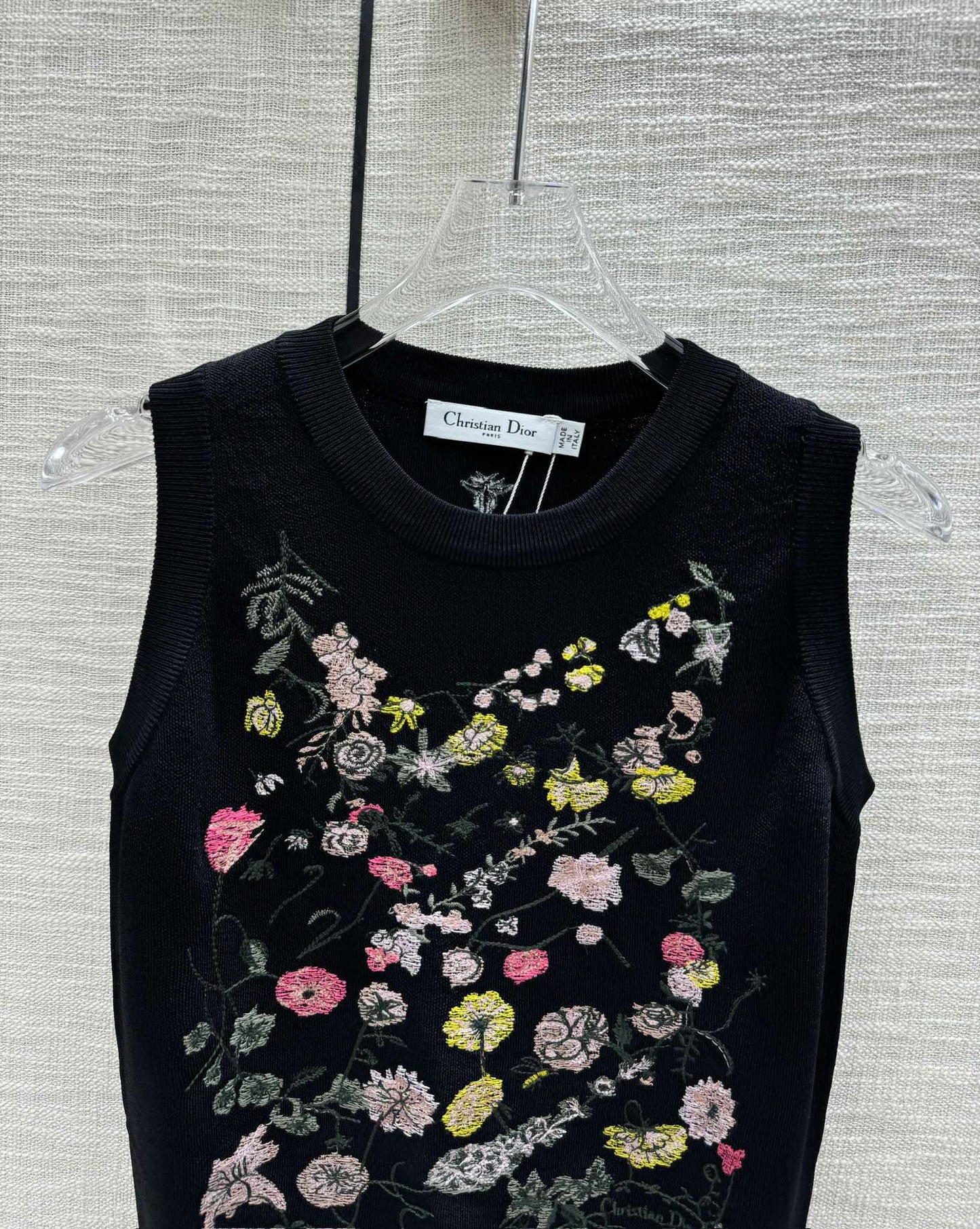 迪D家-2403 24早春最新花卉系列重工刺繡花朵針織背心 黑色