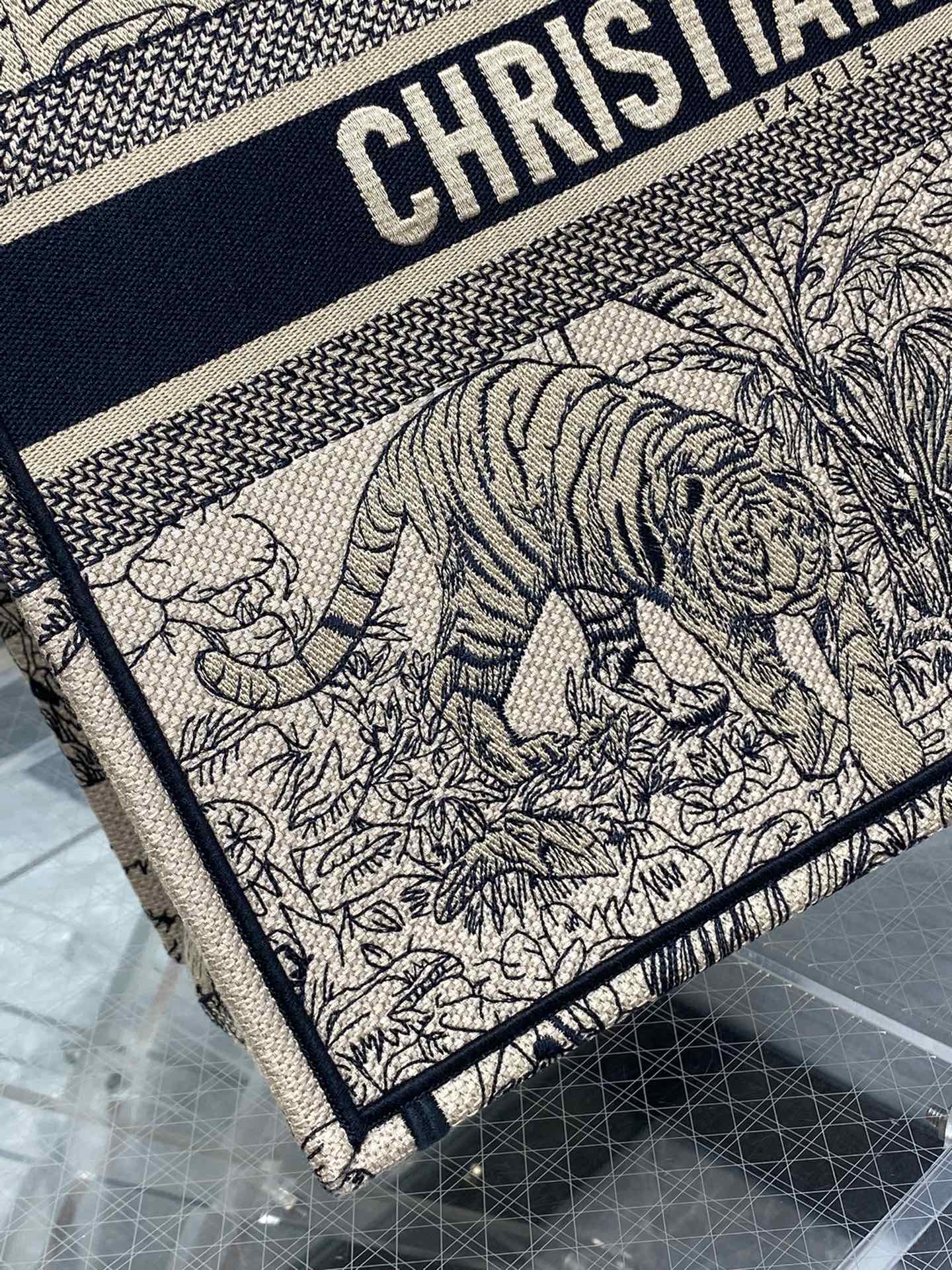 迪D家-Book Tote 2023春夏系列 老虎刺繡 杏色 大號