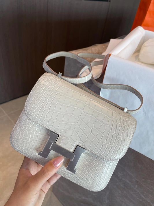 小愛款-Constance mini 19 8L Beton 冰川白 銀扣