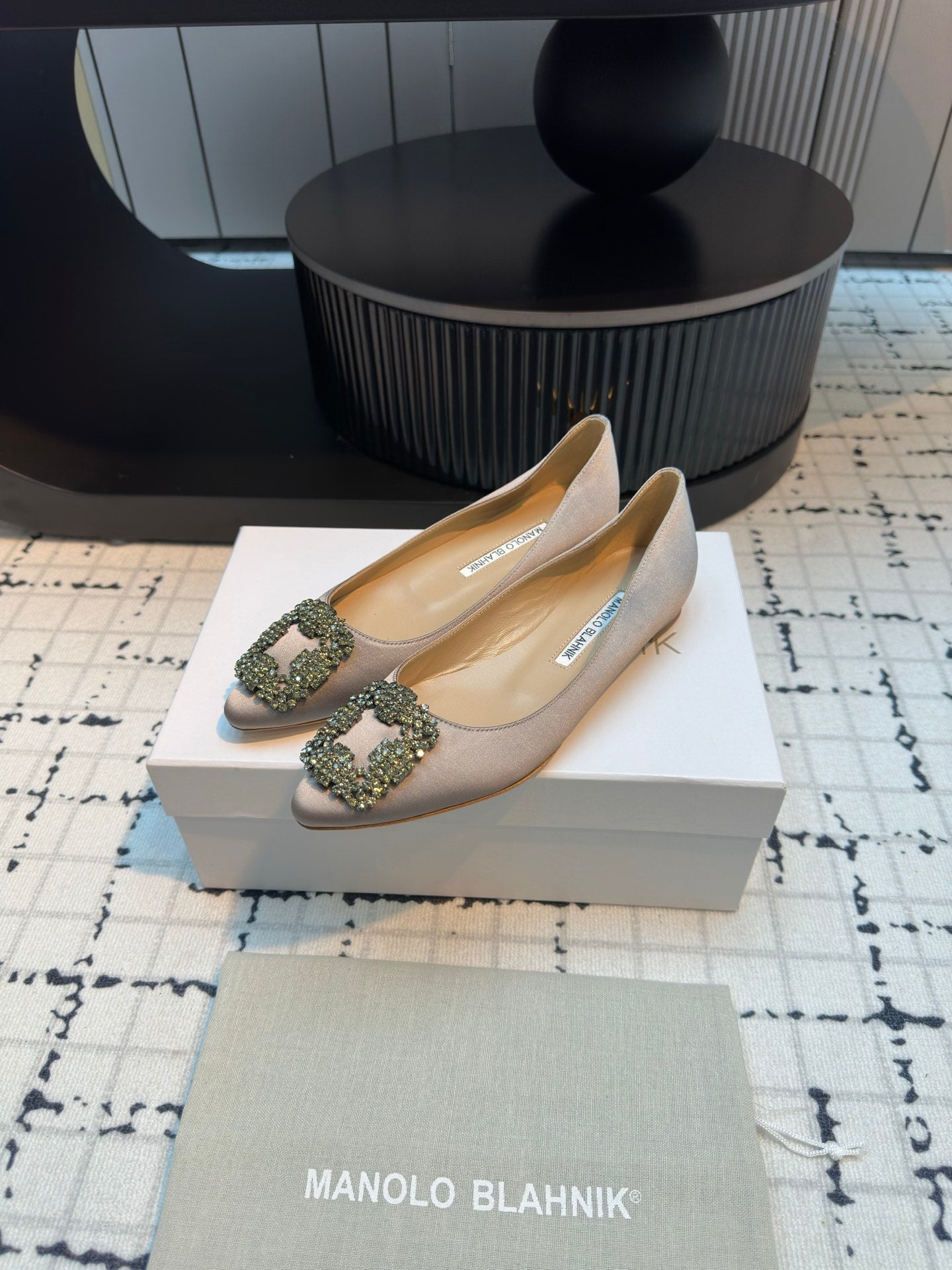 Manolo Blahnik-2024 平底鞋 奶茶色
