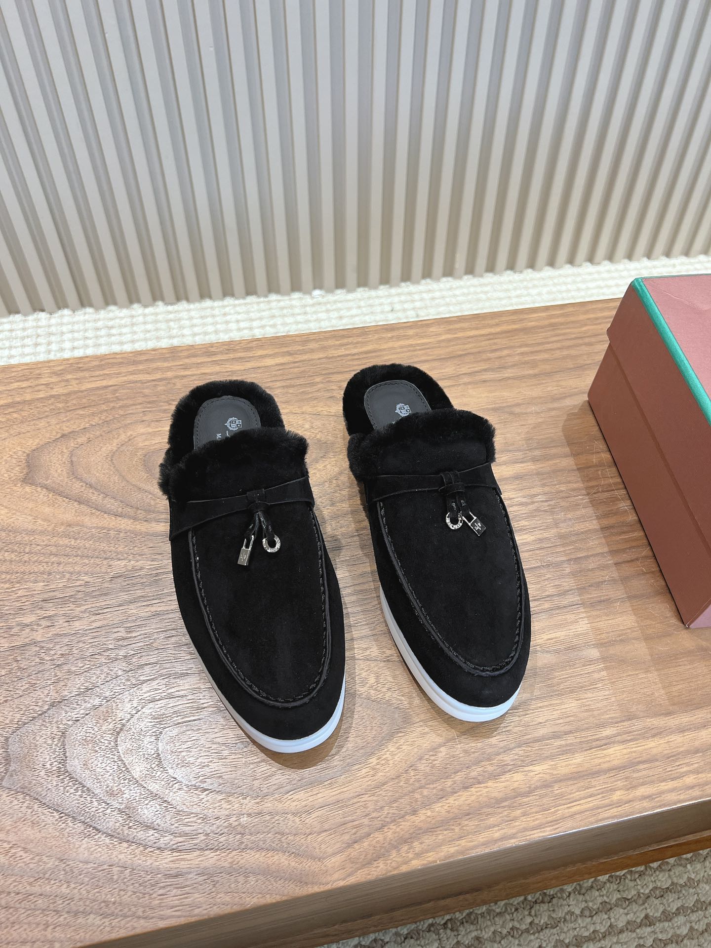 L-Piana-2024 樂福拖鞋 黑色