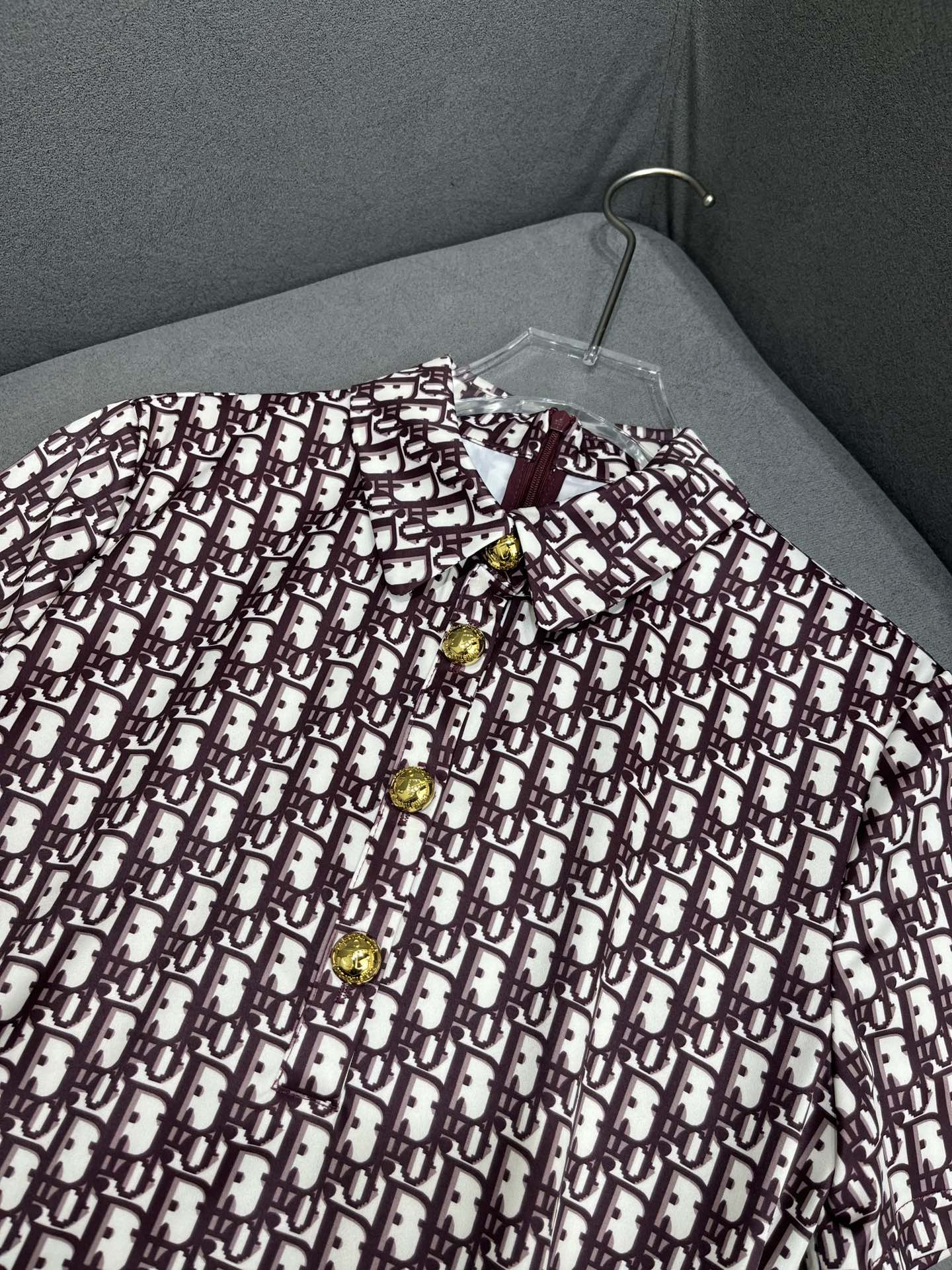 迪D家-2403 24SS春夏新款翻領老花連身裙 紅色