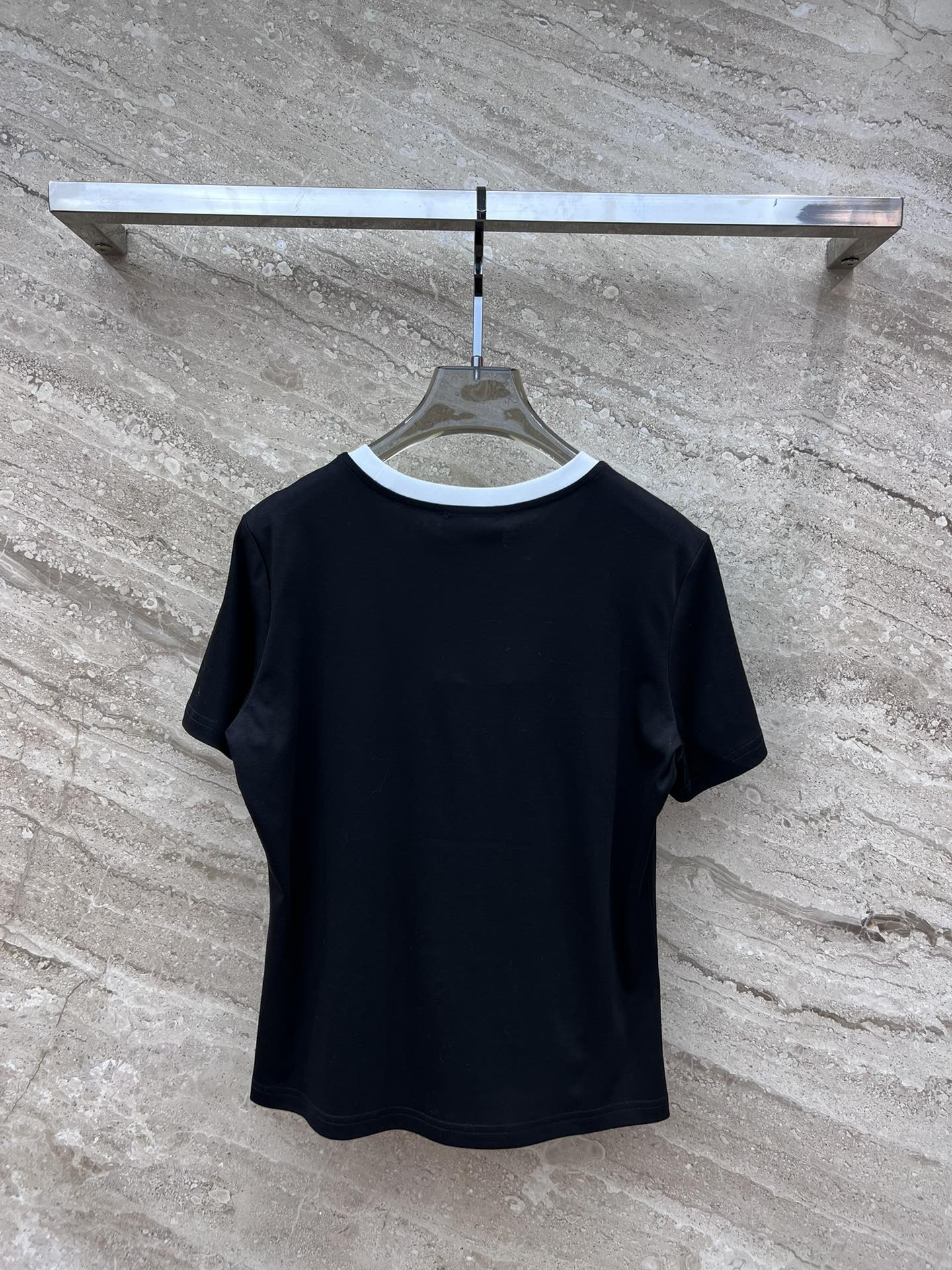 小香家-2403 亮片蝴蝶結刺繡短袖TEE 黑色