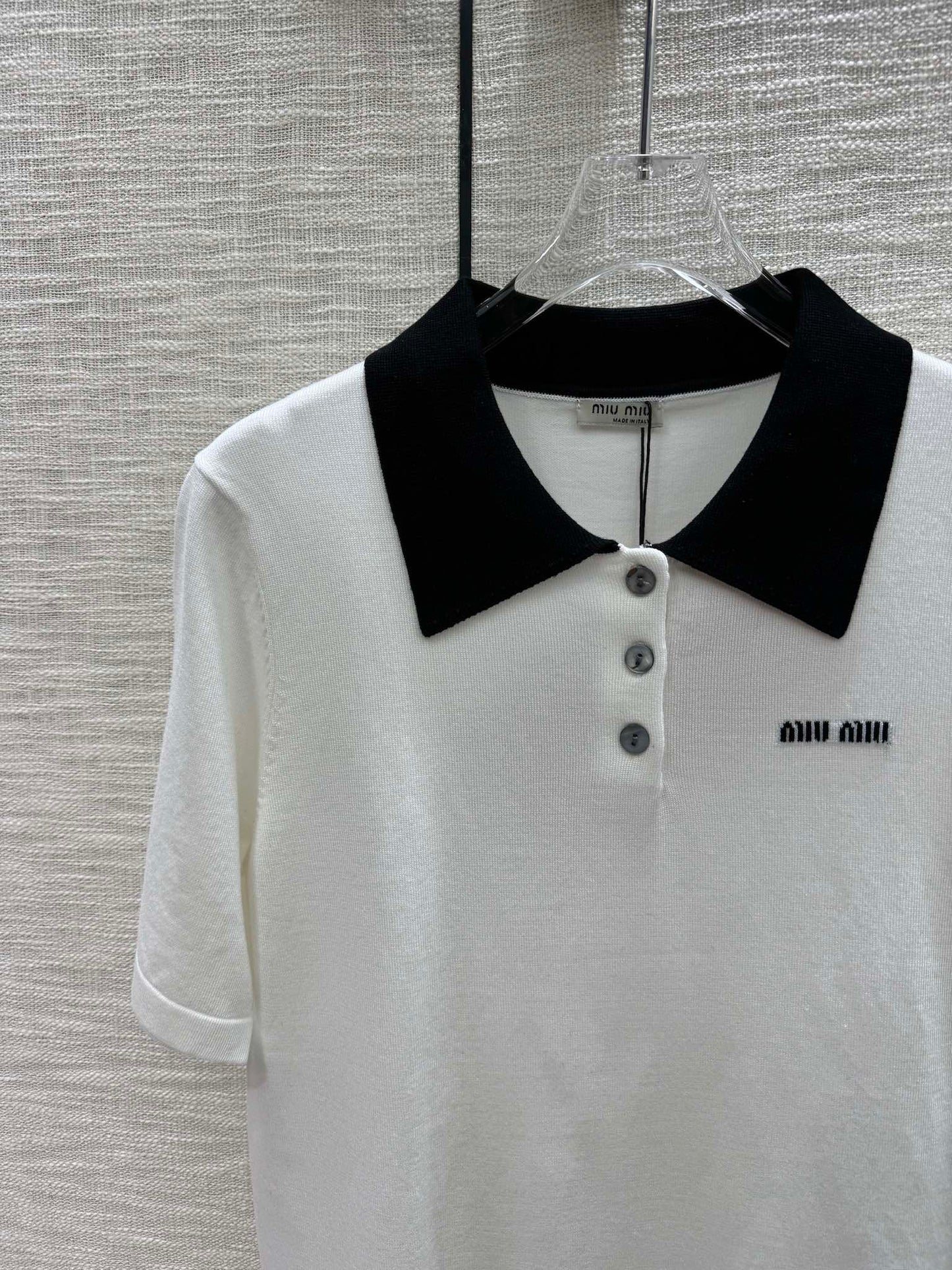 穆M家-2404 撞色字母polo領針織短袖 白色