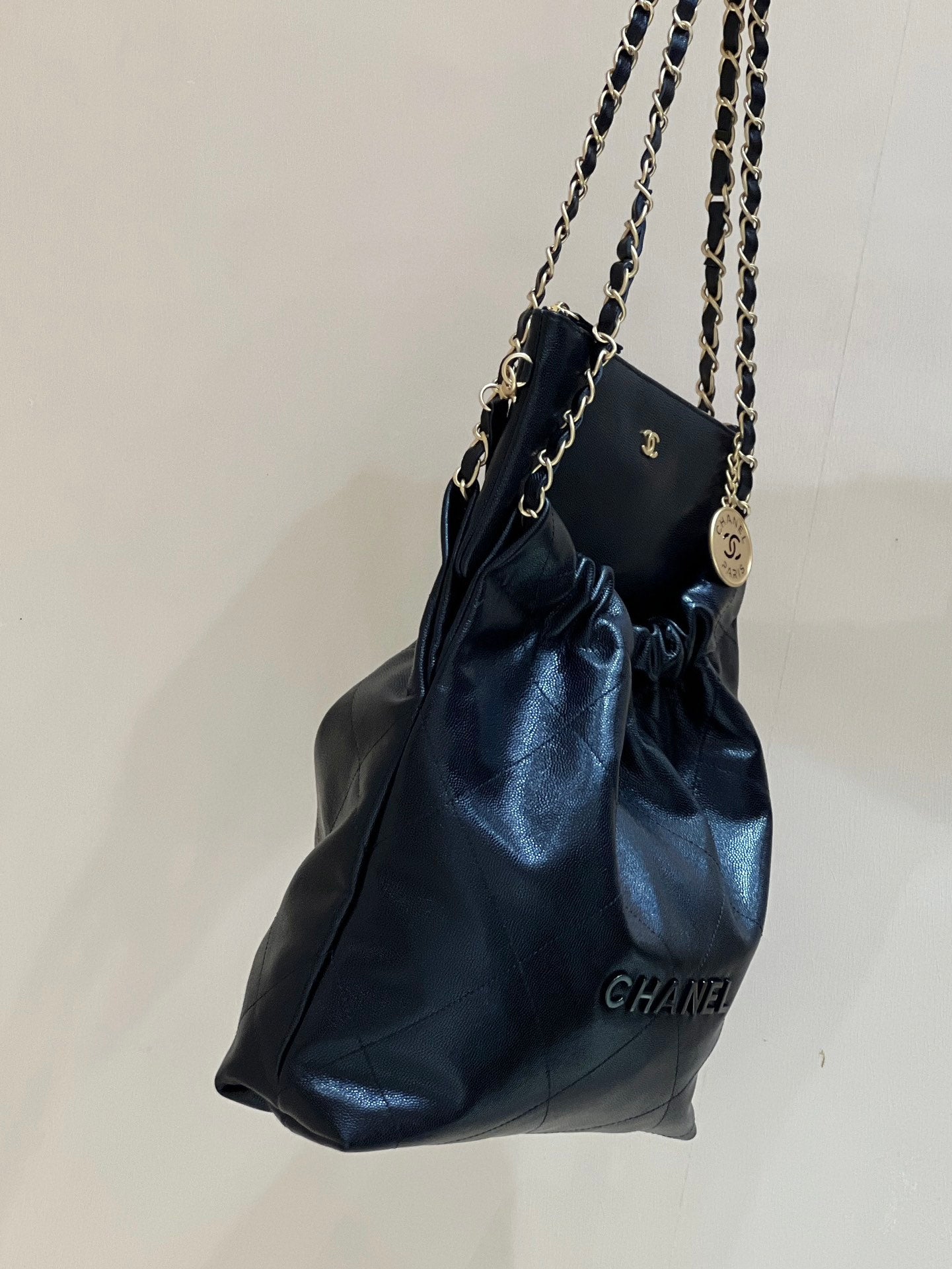 小香家-Chanel 22號手袋 魚子醬皮黑金色 中號