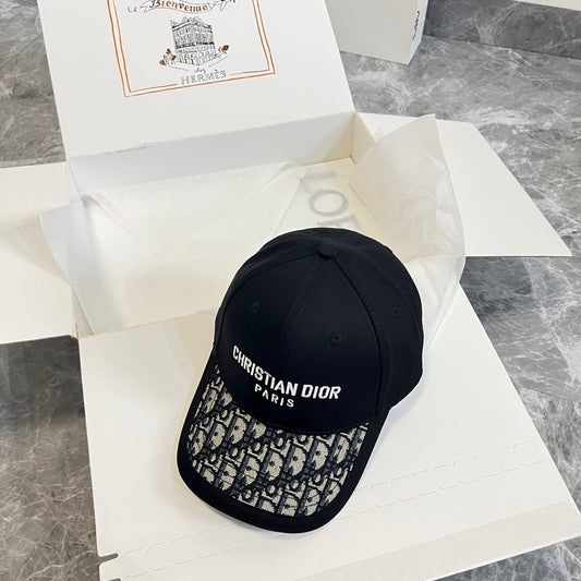 迪D家-2024早春新款重工刺繡棒球帽 黑色