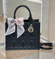 熱銷款 迪D家-2024春夏系列 Book Tote  菱格紋牛皮 黑色 小號