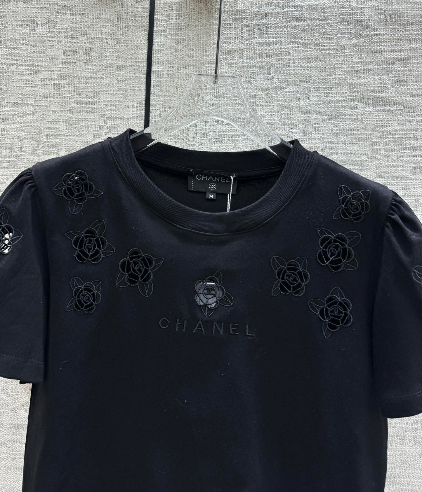 小香家-2403 花朵鏤空TEE 黑色