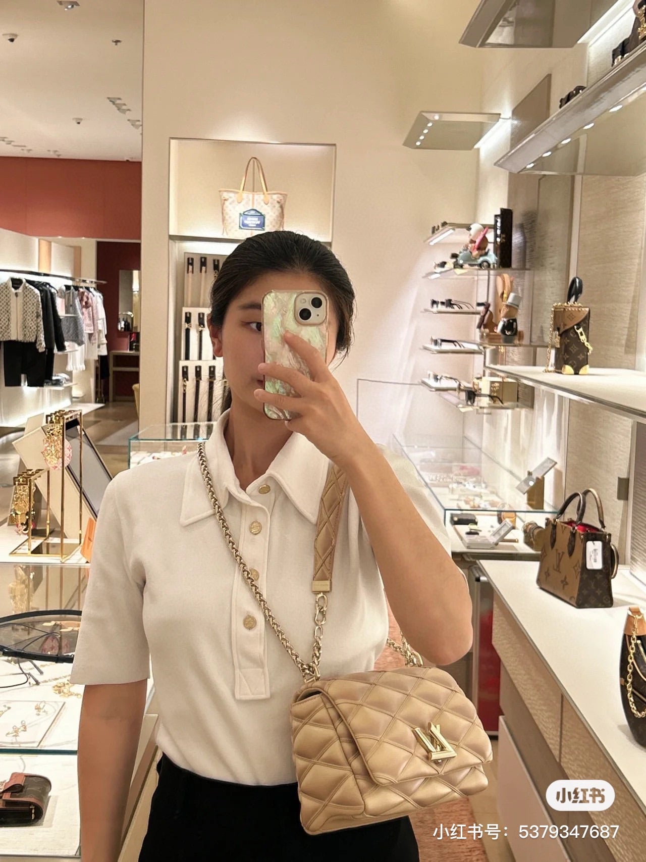 M22890 路L家-菱格壓紋鍊條包 中號杏色