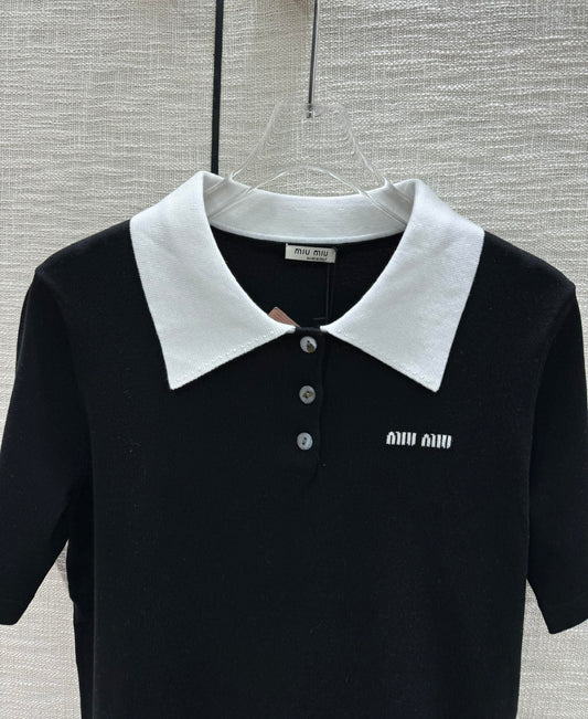 穆M家-2404 撞色字母polo領針織短袖 黑色