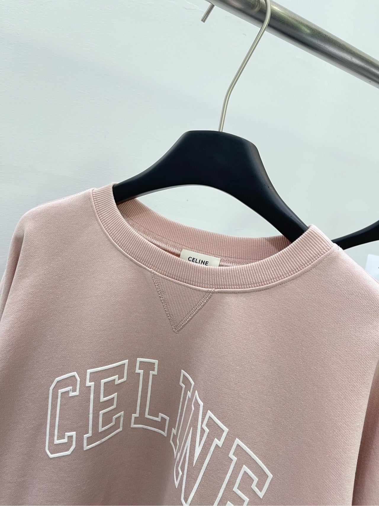 賽C家-2403 粉色植絨字母圓領大學TEE