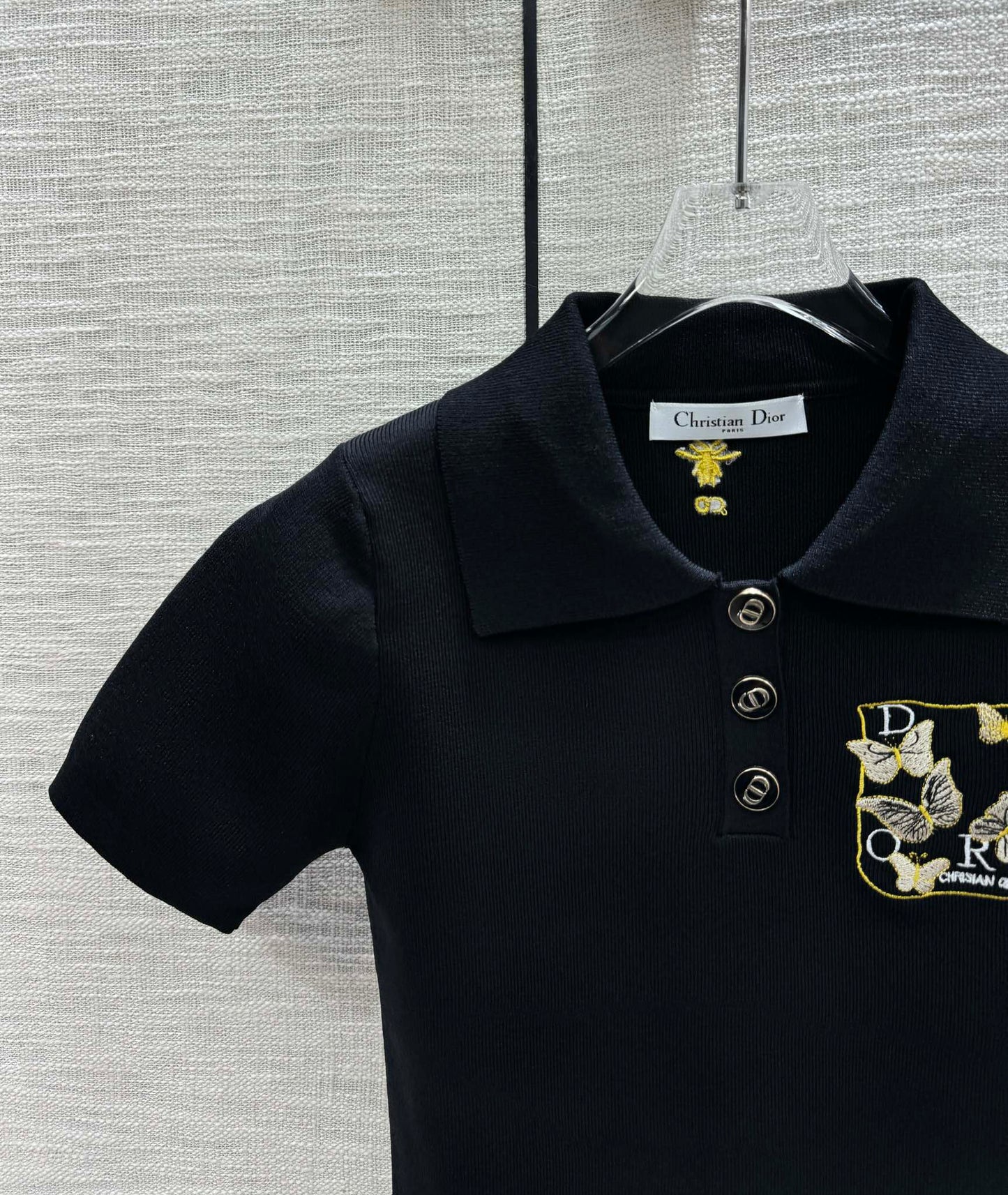 迪D家-2403 刺繡蝴蝶polo領針織短袖 黑色