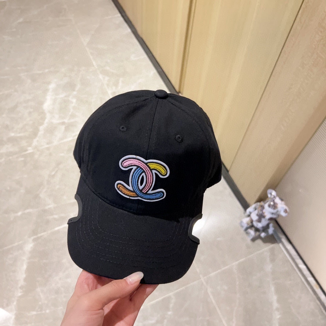 小香家-2023新款造型彩色Logo棒球帽 黑色