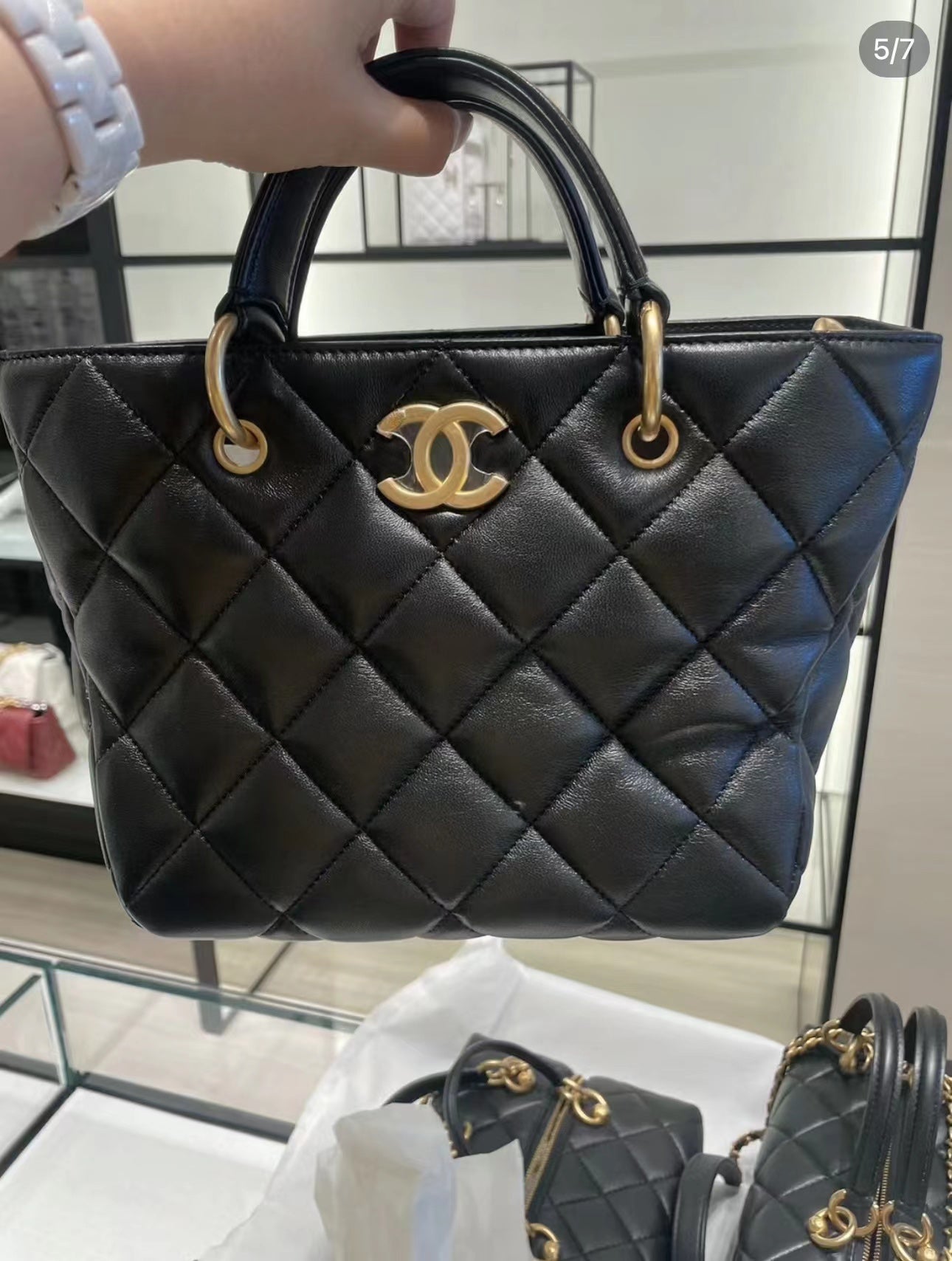 小香家-Chanel 23B 羊皮菜籃子tote斜背包/手提包 黑色