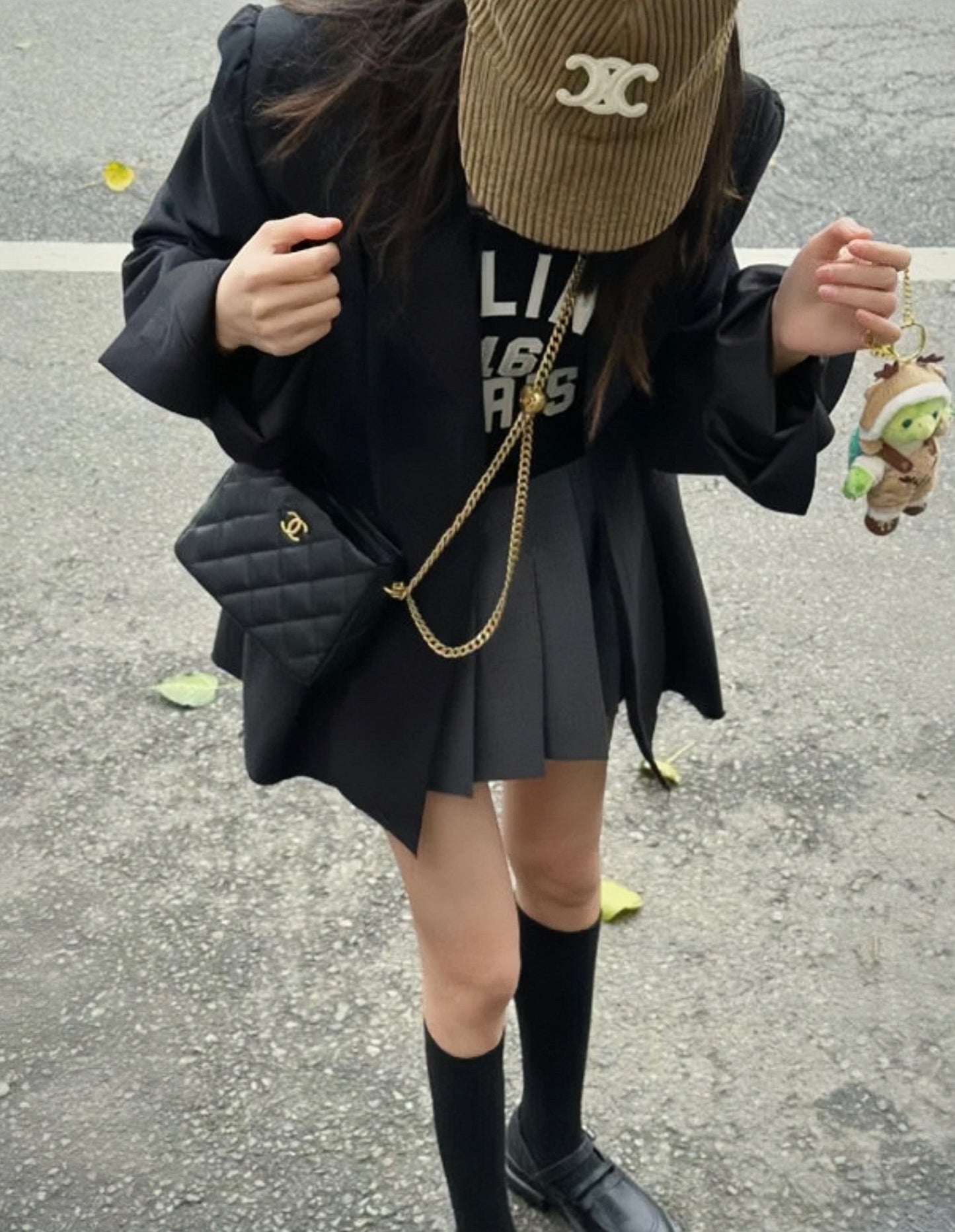 小香家-2023春夏新款 愛心hobo單肩包 小號 黑色 上身圖