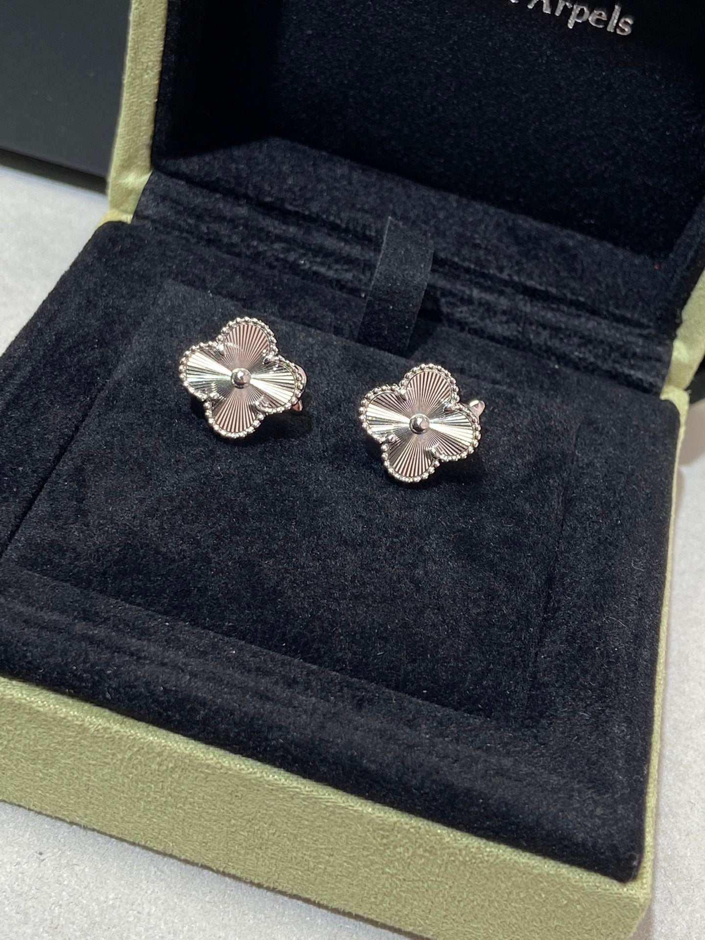 梵克V 耳環012 Chuchu Boutique 梵克V 耳環012 Chuchu Boutique