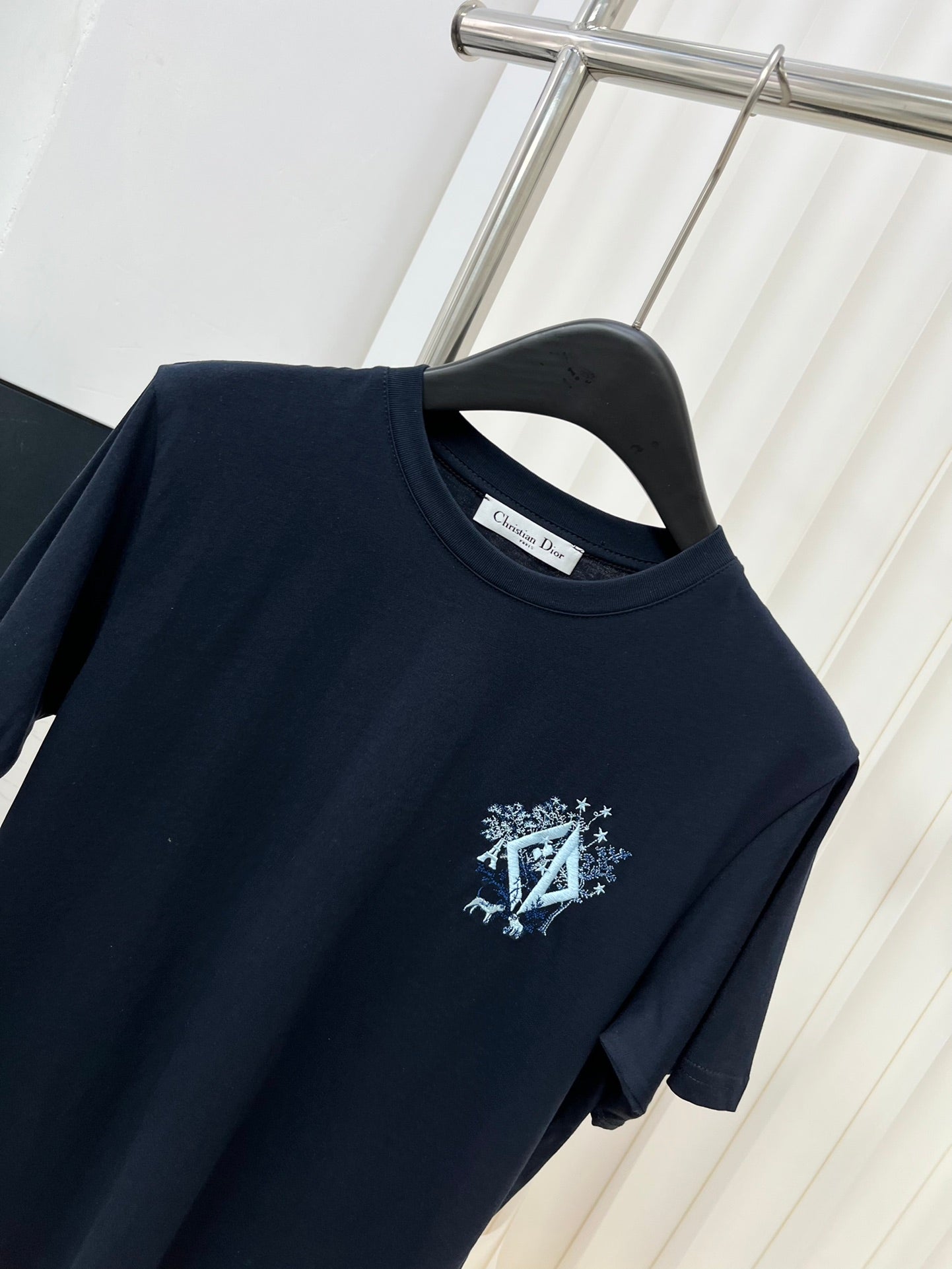 迪D家-2403 撞色刺繡短袖TEE 黑色