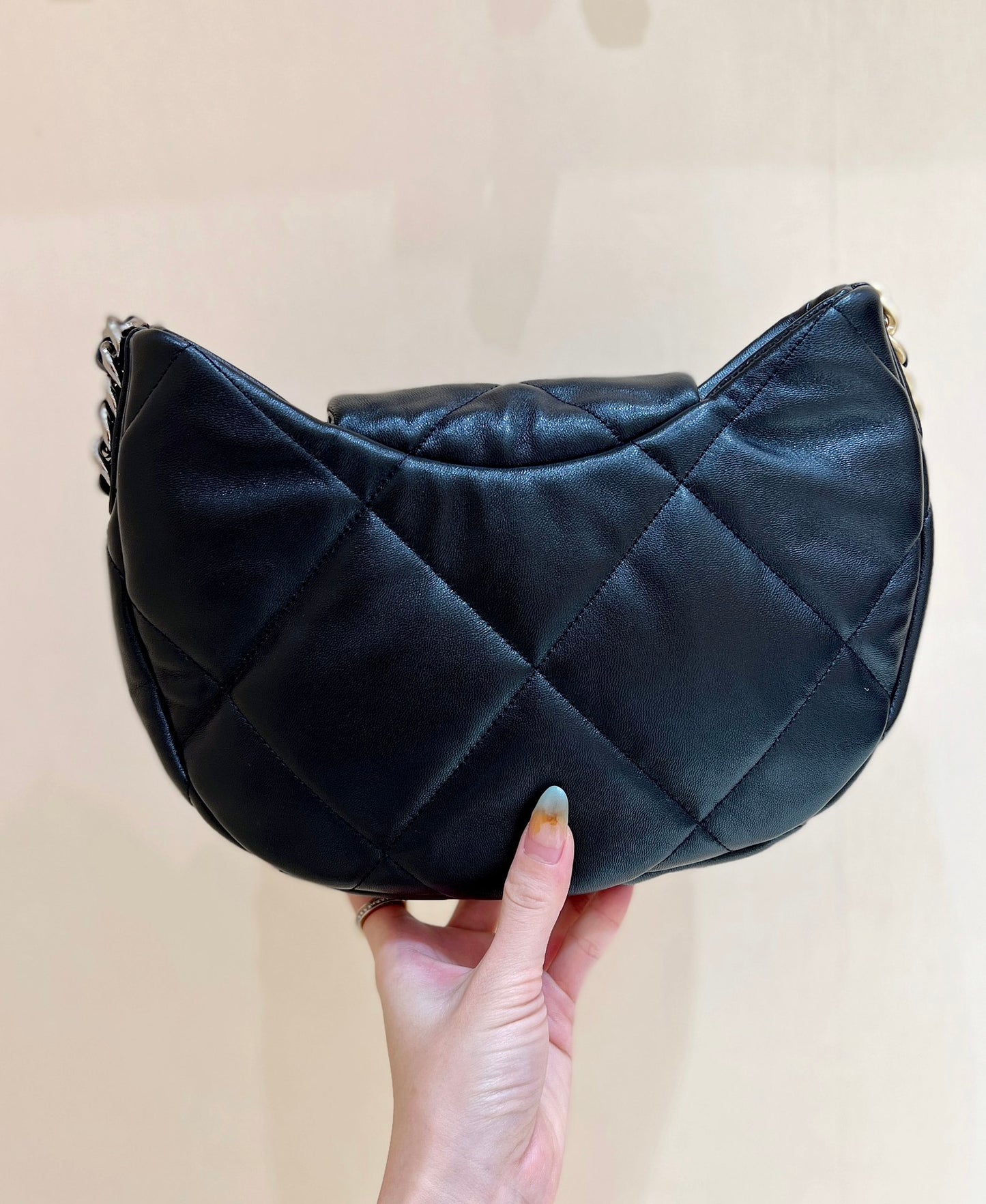 小香家-早春新款 24c 19bag 流浪腋下包 黑色