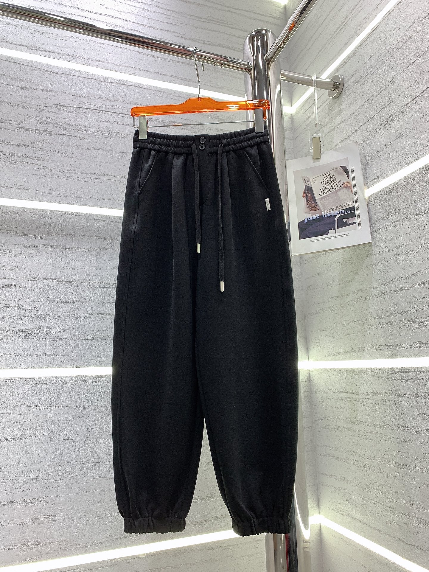 小香家-2403 新款雙紐扣貼標束腳衛褲