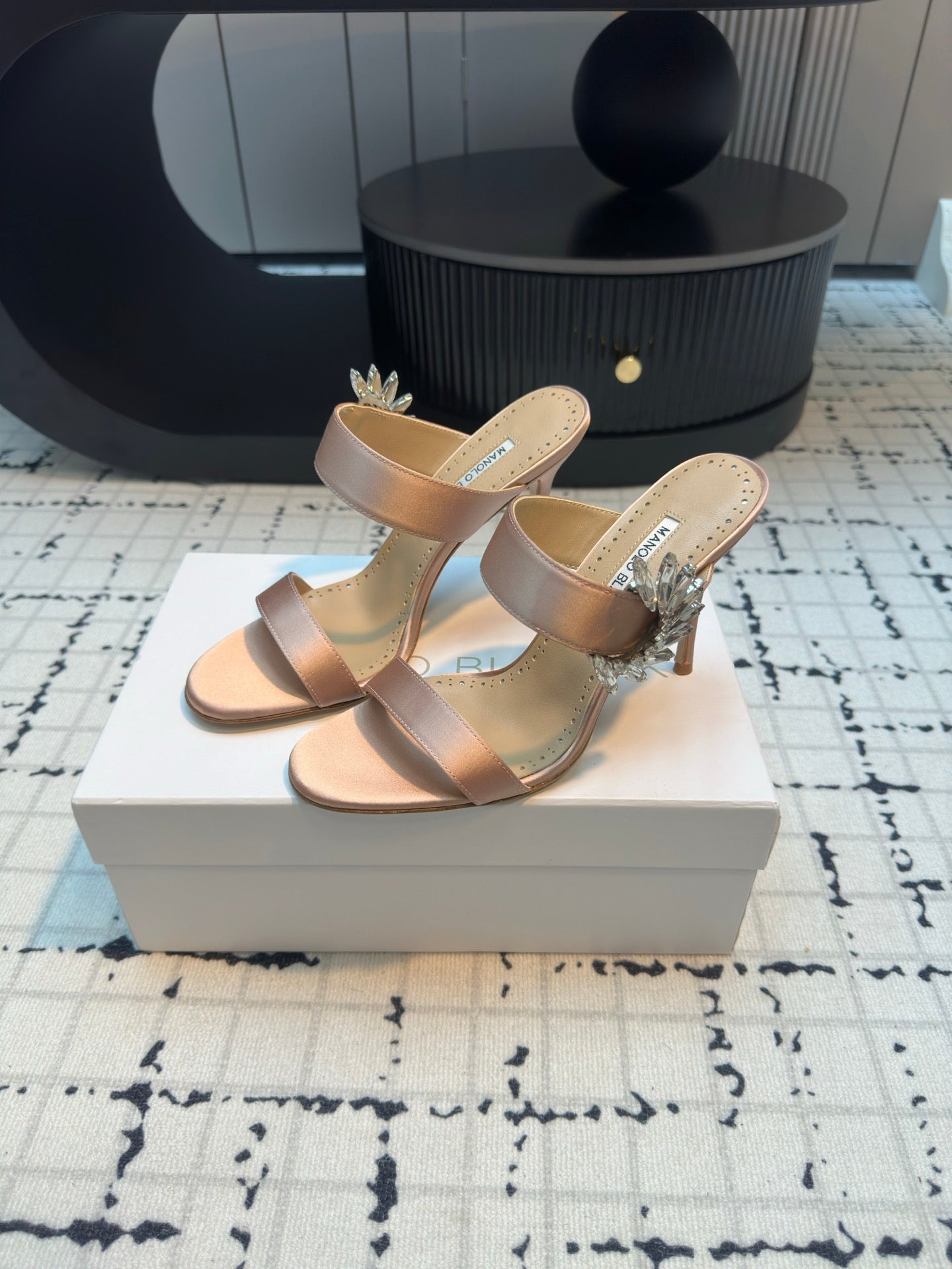Manolo Blahnik-2024 高跟涼鞋 杏色