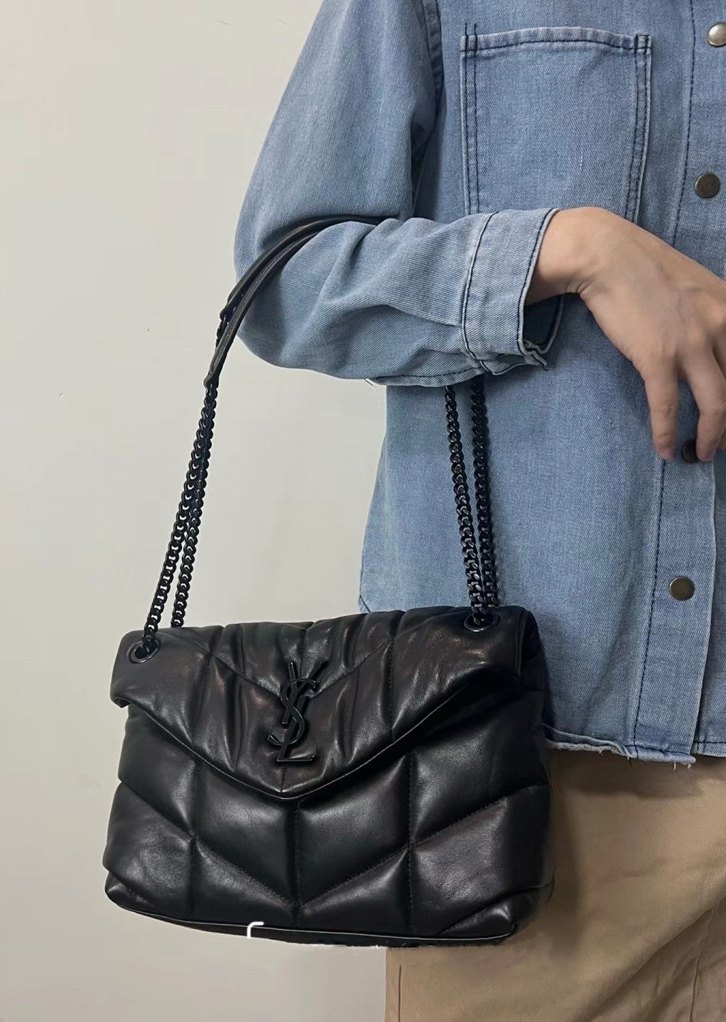 聖Y羅-Loulou Puffer 29cm 絎縫小羊皮雲朵包 黑色黑扣