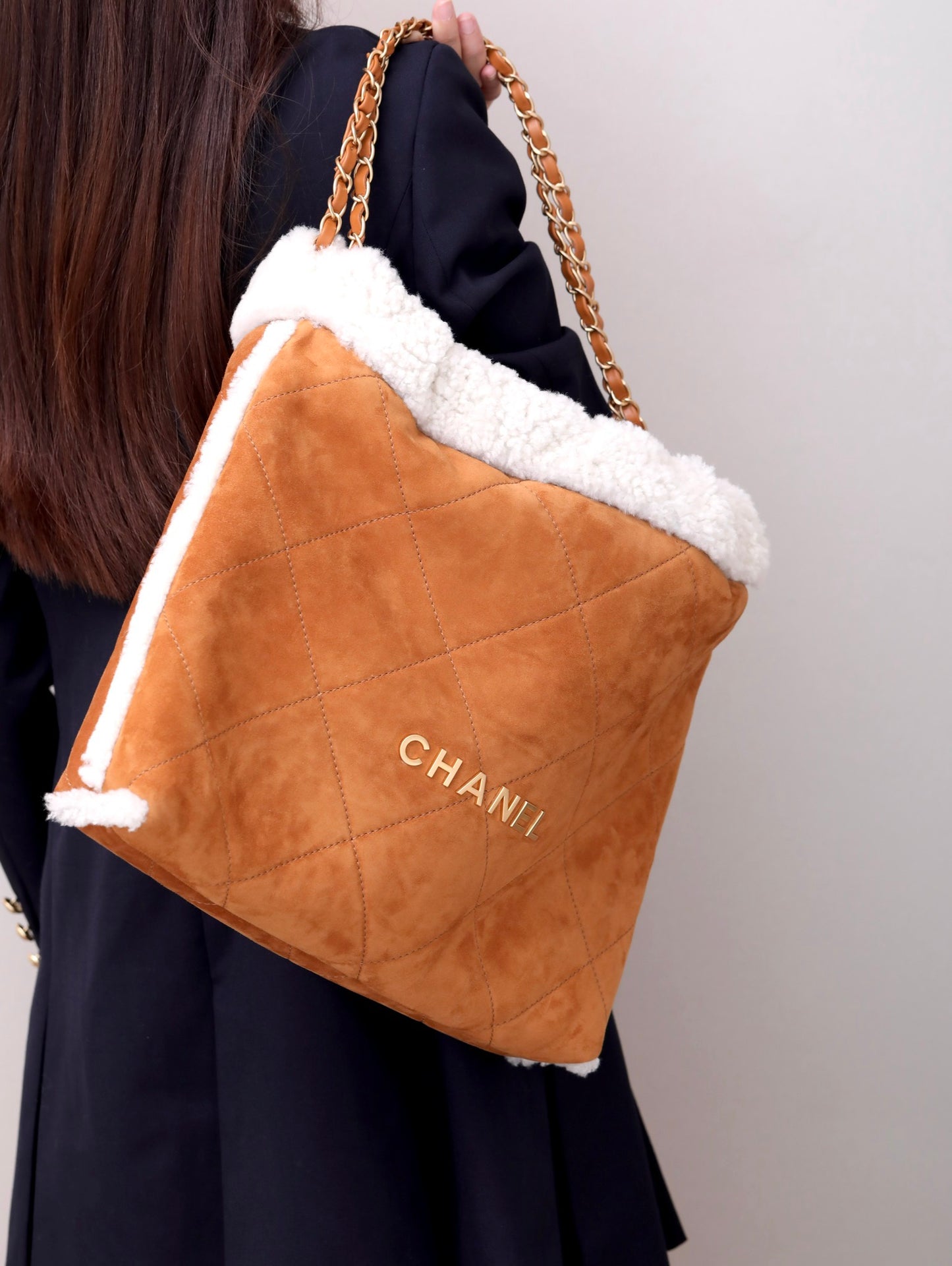 小香家-Chanel 22號手袋 羊羔毛款 焦糖棕色